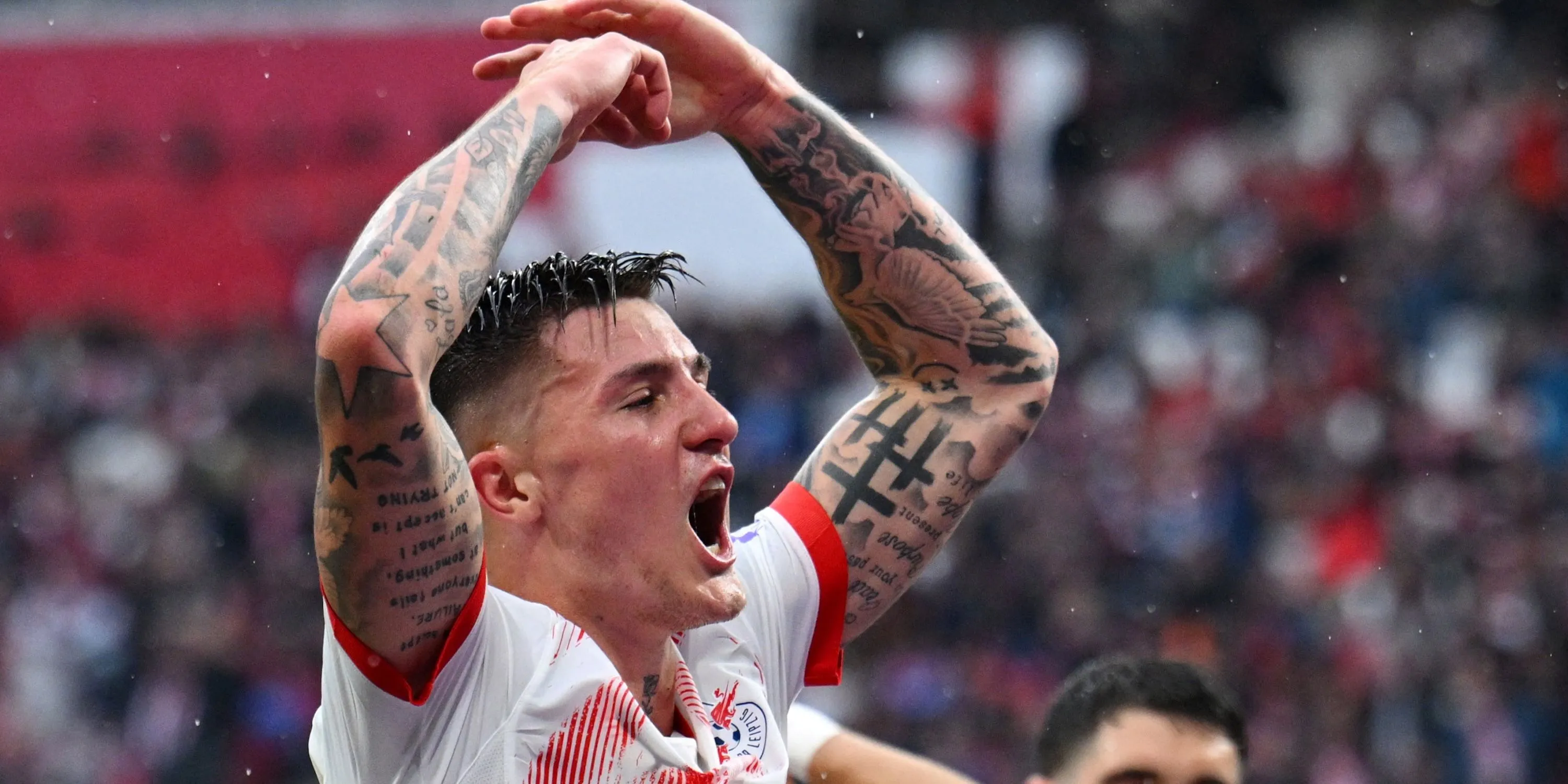 Benjamin Sesko ăn mừng bàn thắng cho RB Leipzig.
