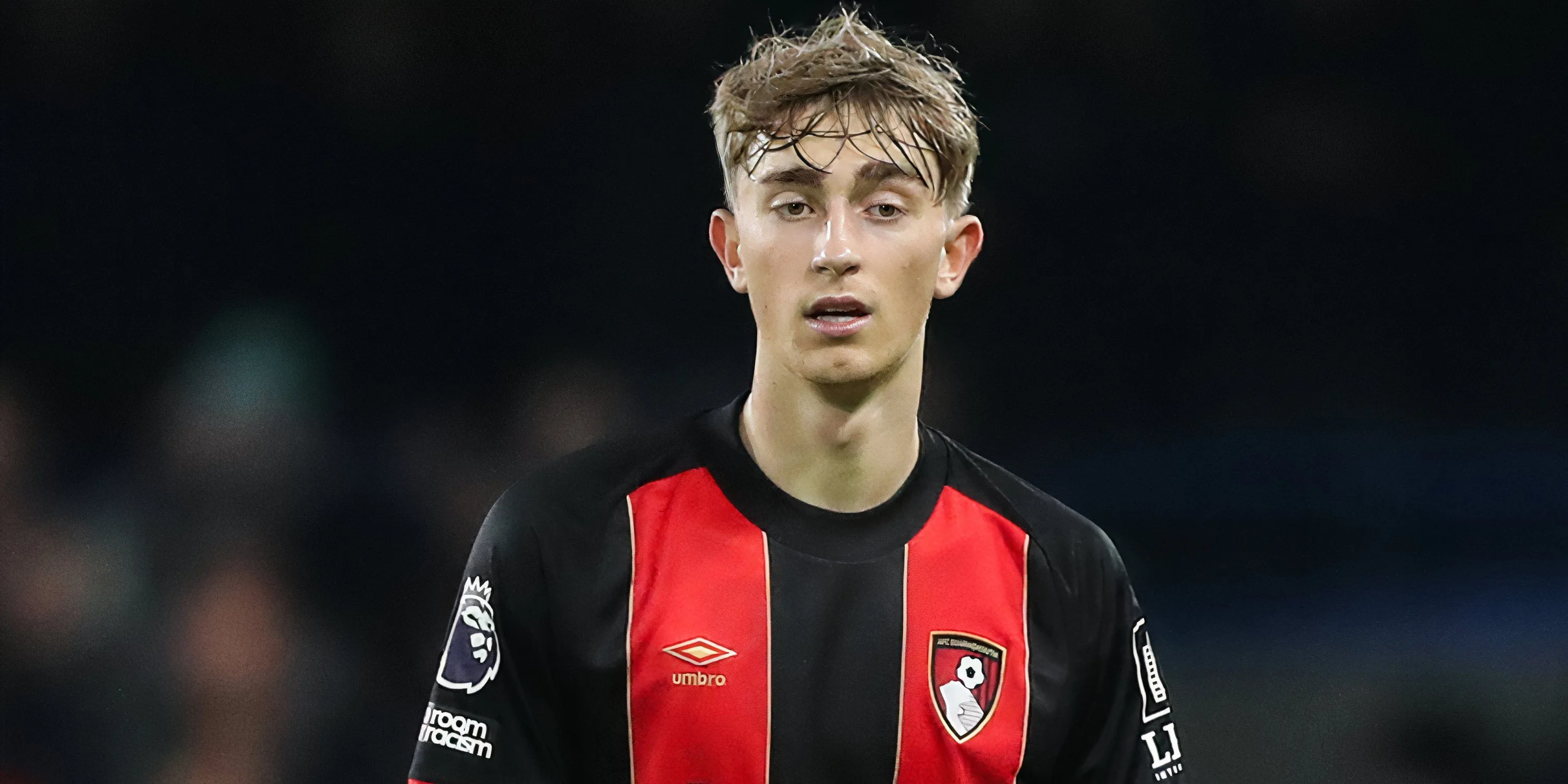 Dean Huijsen trong màu áo Bournemouth thi đấu tại Ngoại hạng Anh