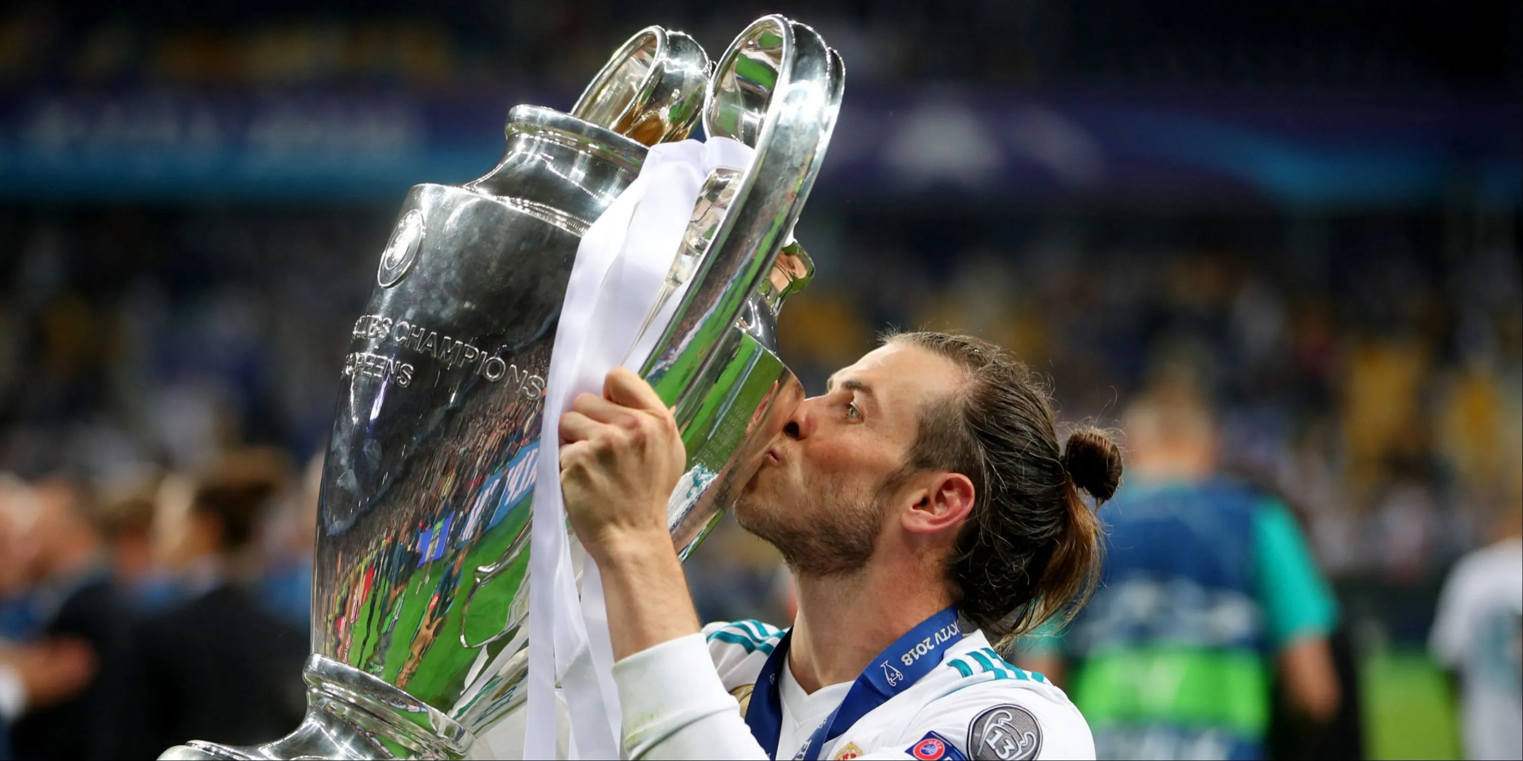Gareth Bale ăn mừng cùng đồng đội Real Madrid với các danh hiệu giành được mùa giải 2016/17