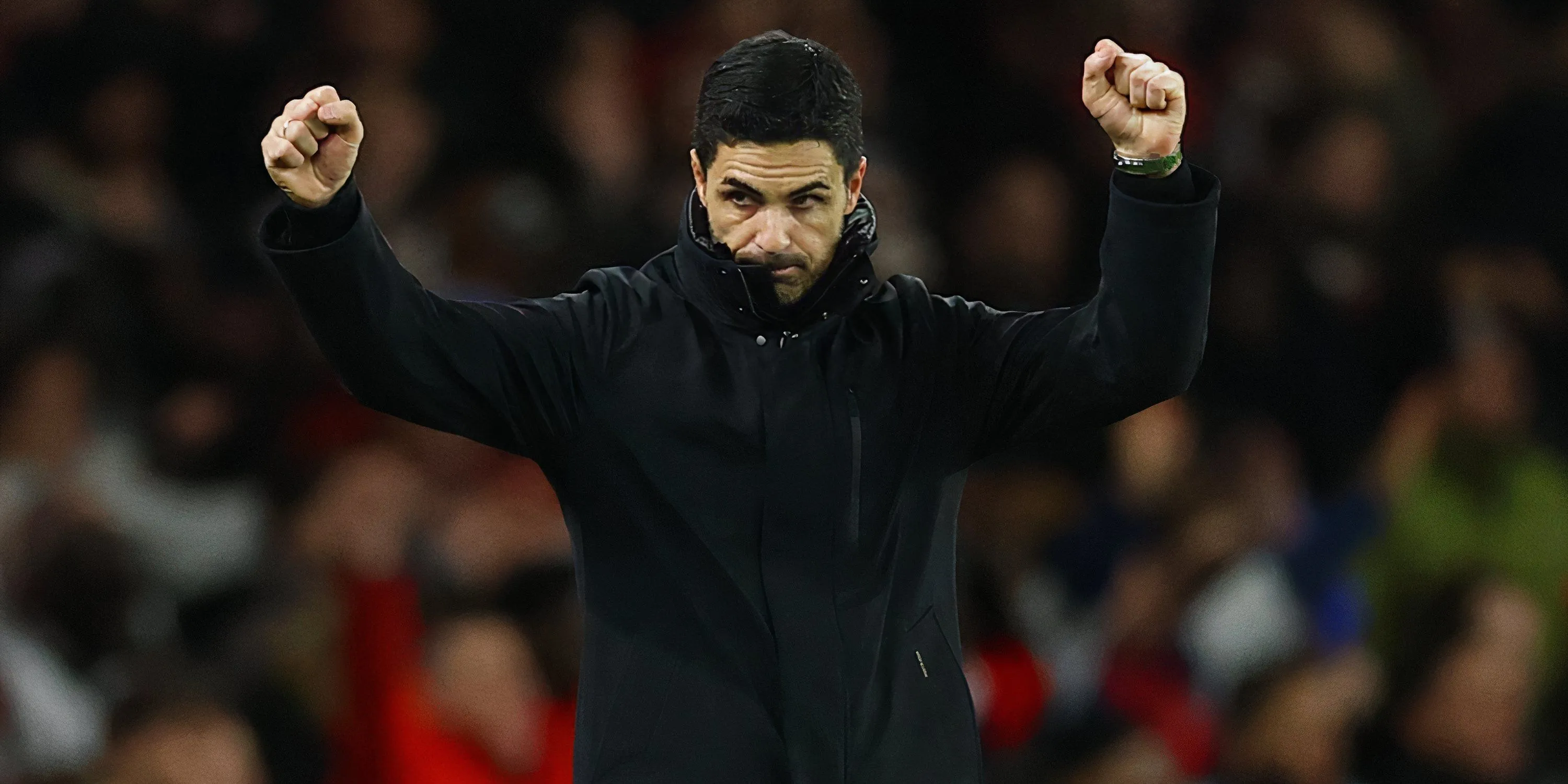 HLV Mikel Arteta của Arsenal ăn mừng, thể hiện quyết tâm tăng cường sức mạnh đội bóng