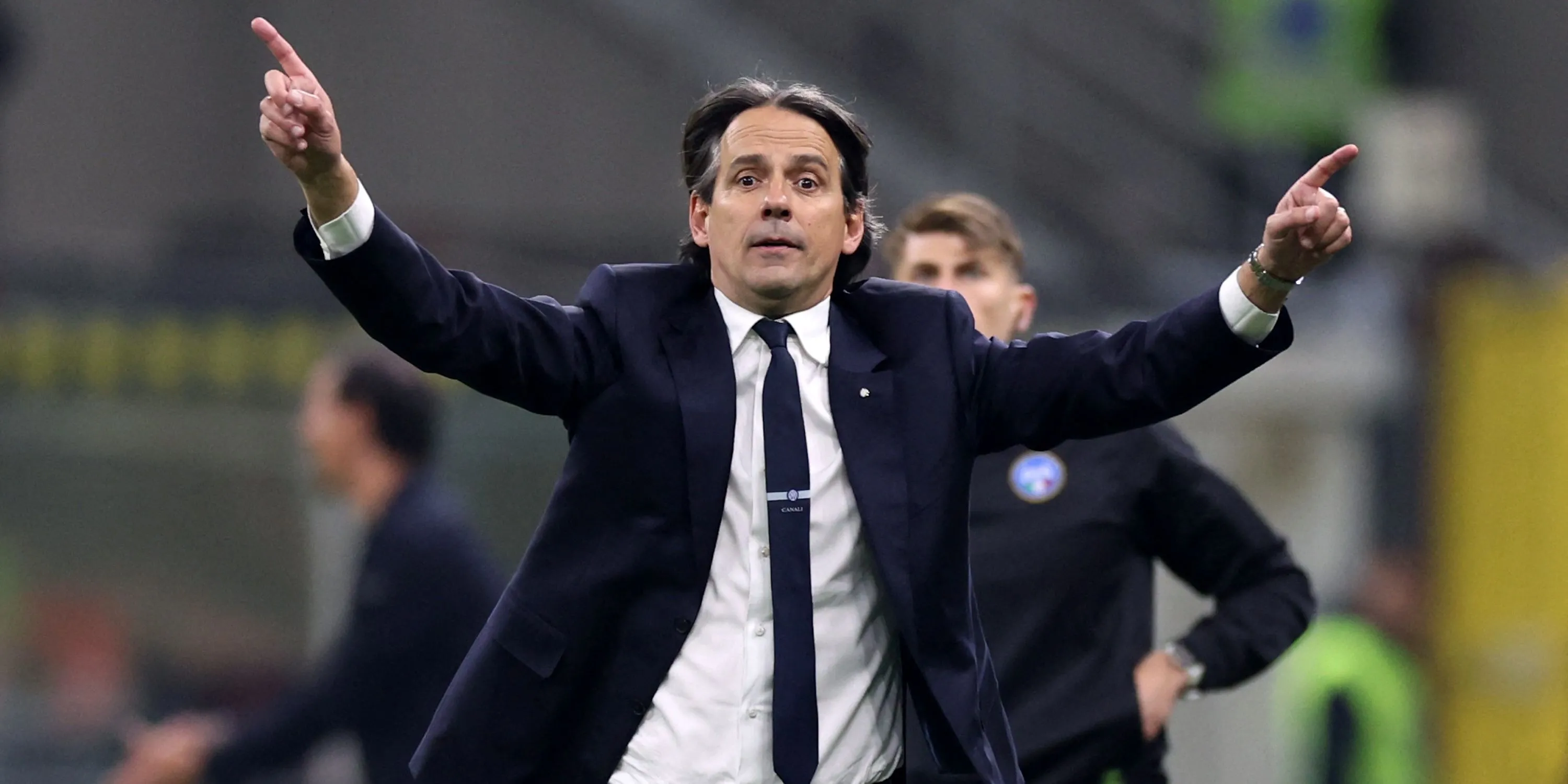 HLV Simone Inzaghi của Inter Milan trên sân tập hoặc trong trận đấu