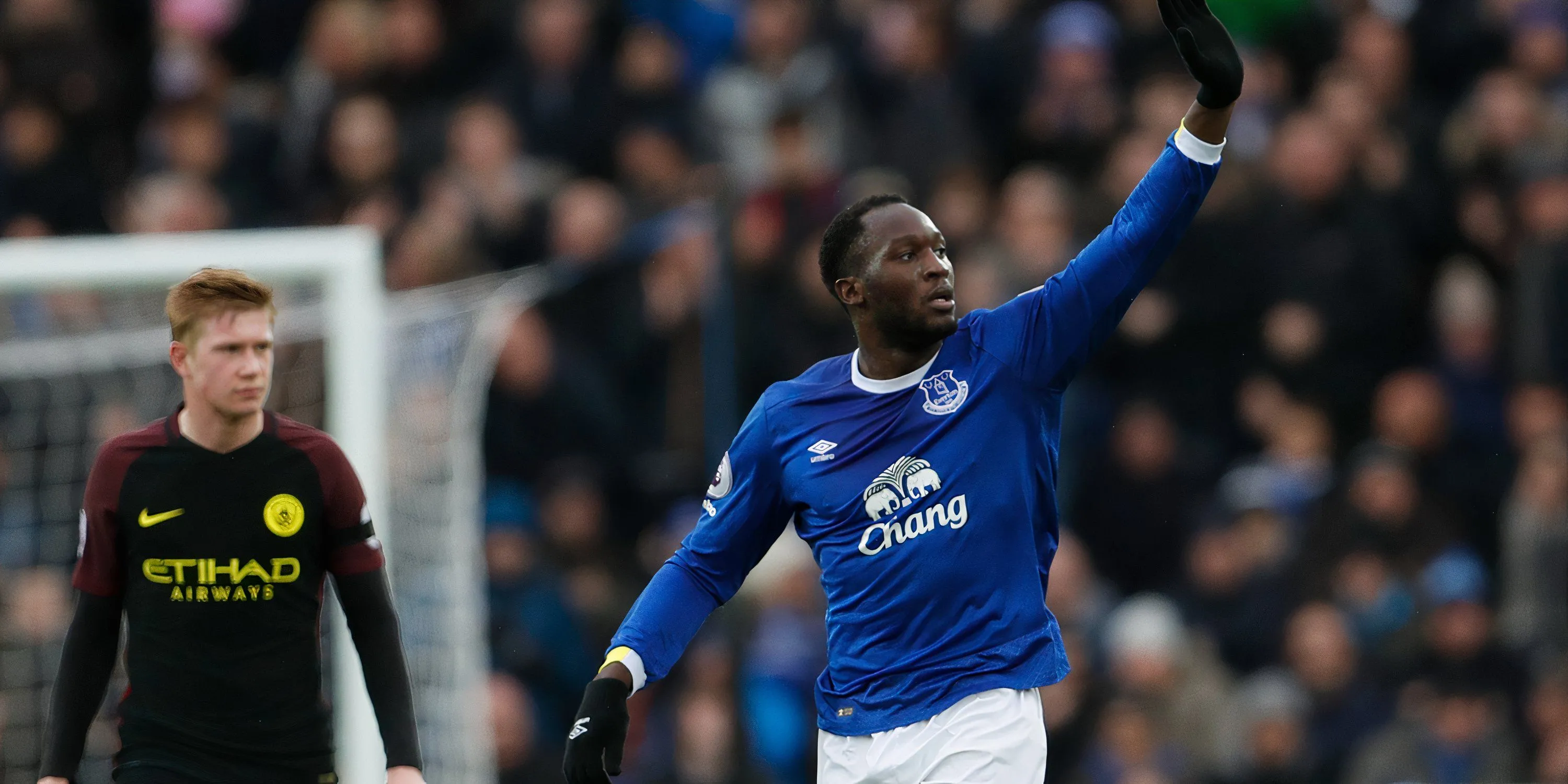 Romelu Lukaku thi đấu cho Everton tại Premier League