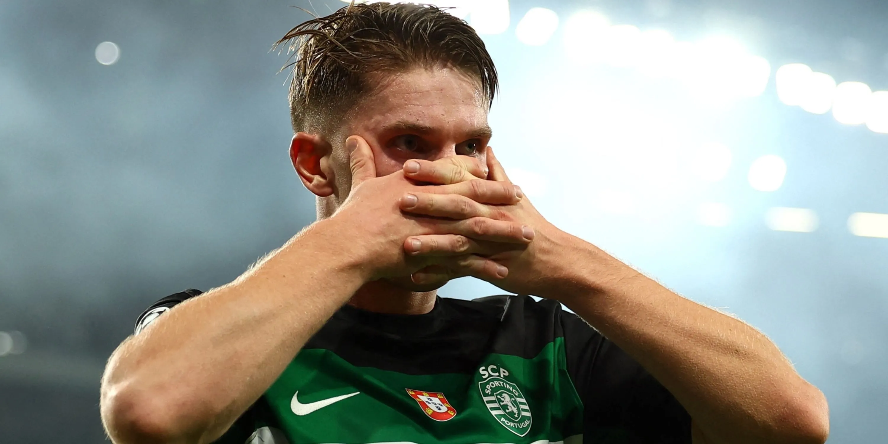 Tiền đạo Viktor Gyokeres, mục tiêu chuyển nhượng hàng đầu của Arsenal, ăn mừng bàn thắng cho Sporting Lisbon