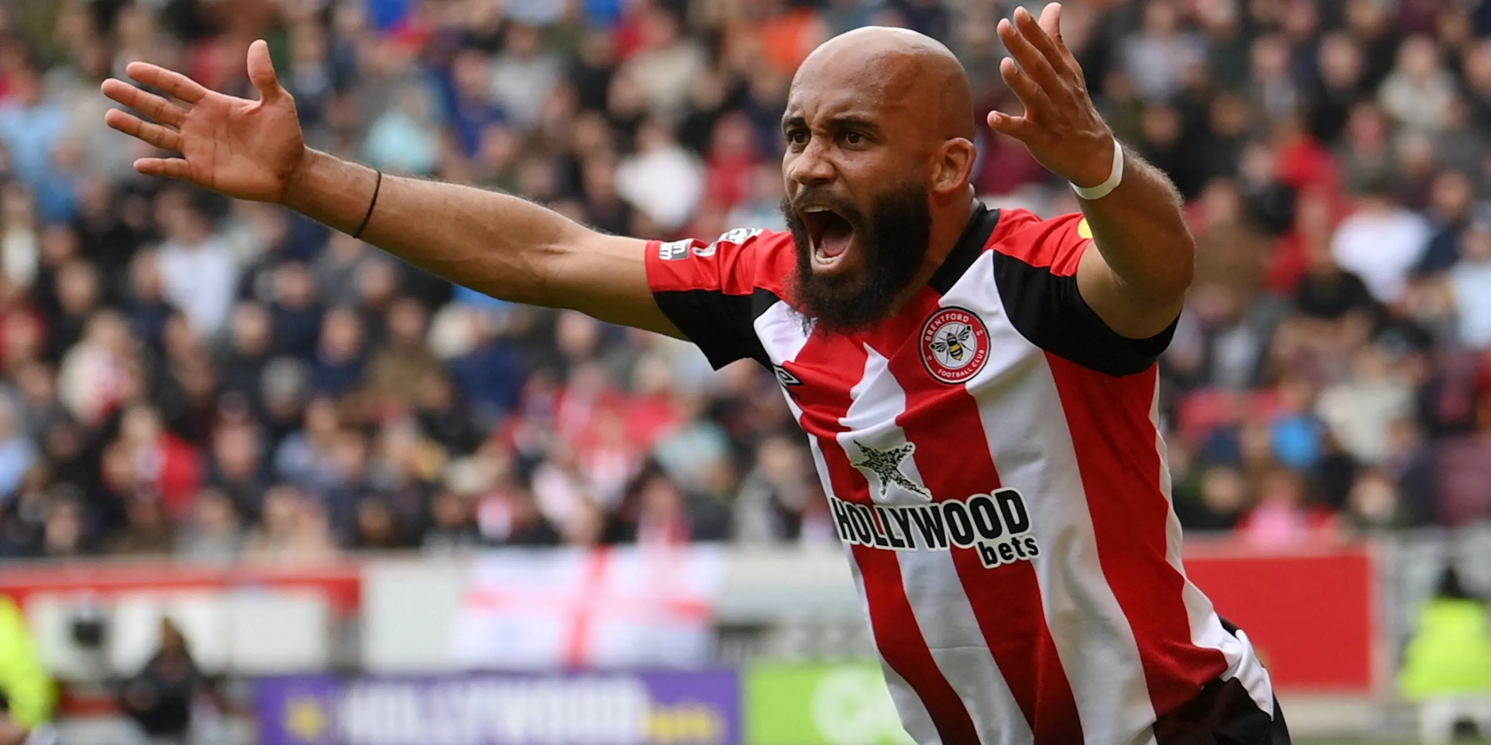 Bryan Mbeumo của Brentford bày tỏ cảm xúc trên sân