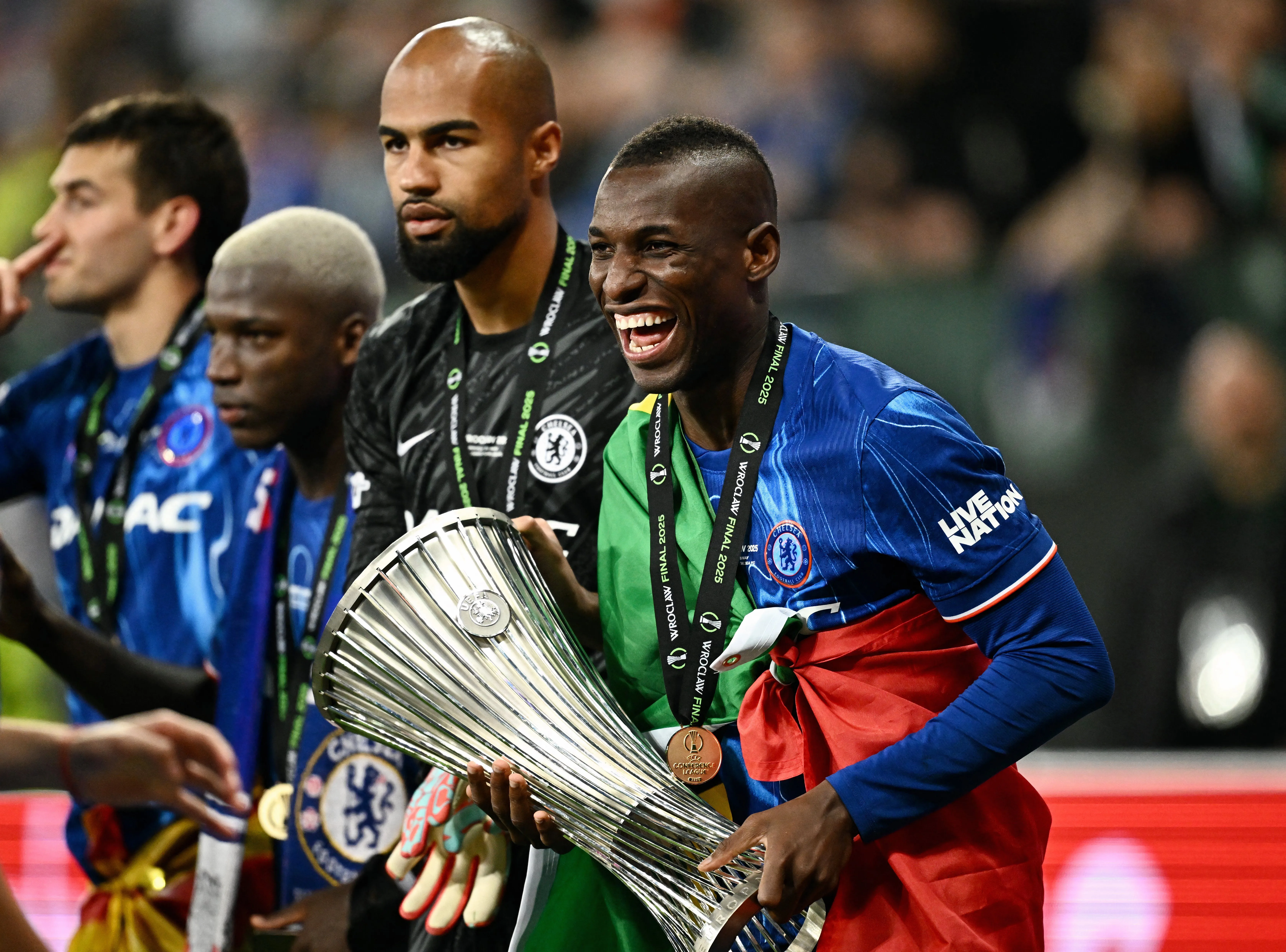 Cầu thủ Chelsea ăn mừng danh hiệu tại Conference League