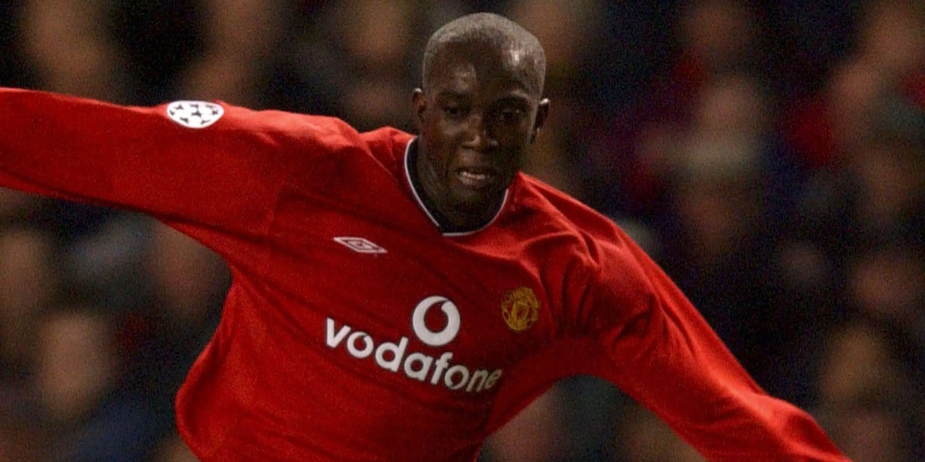 Dwight Yorke ăn mừng bàn thắng trong màu áo Manchester United