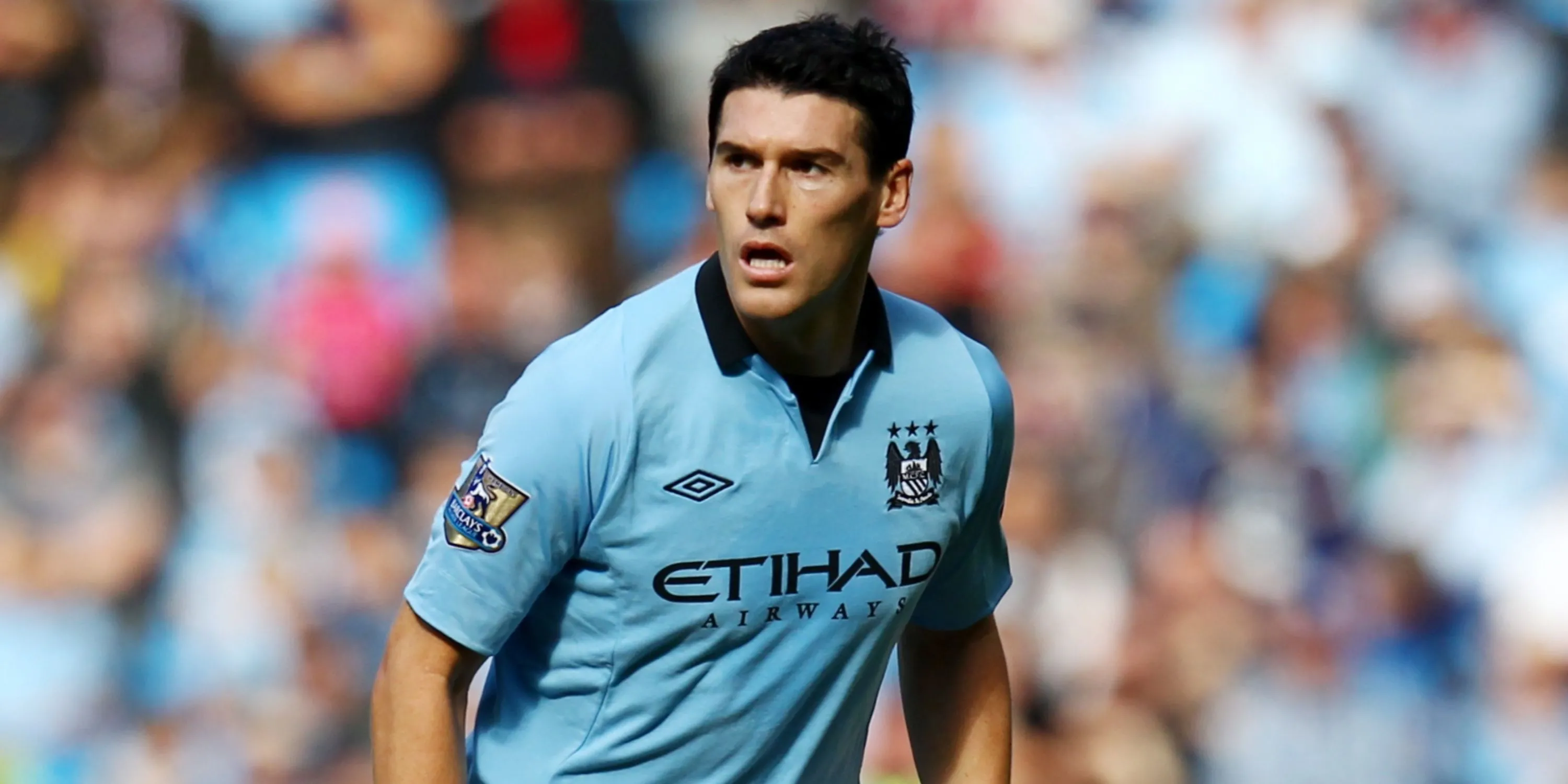 Gareth Barry thi đấu cho Manchester City tại Premier League