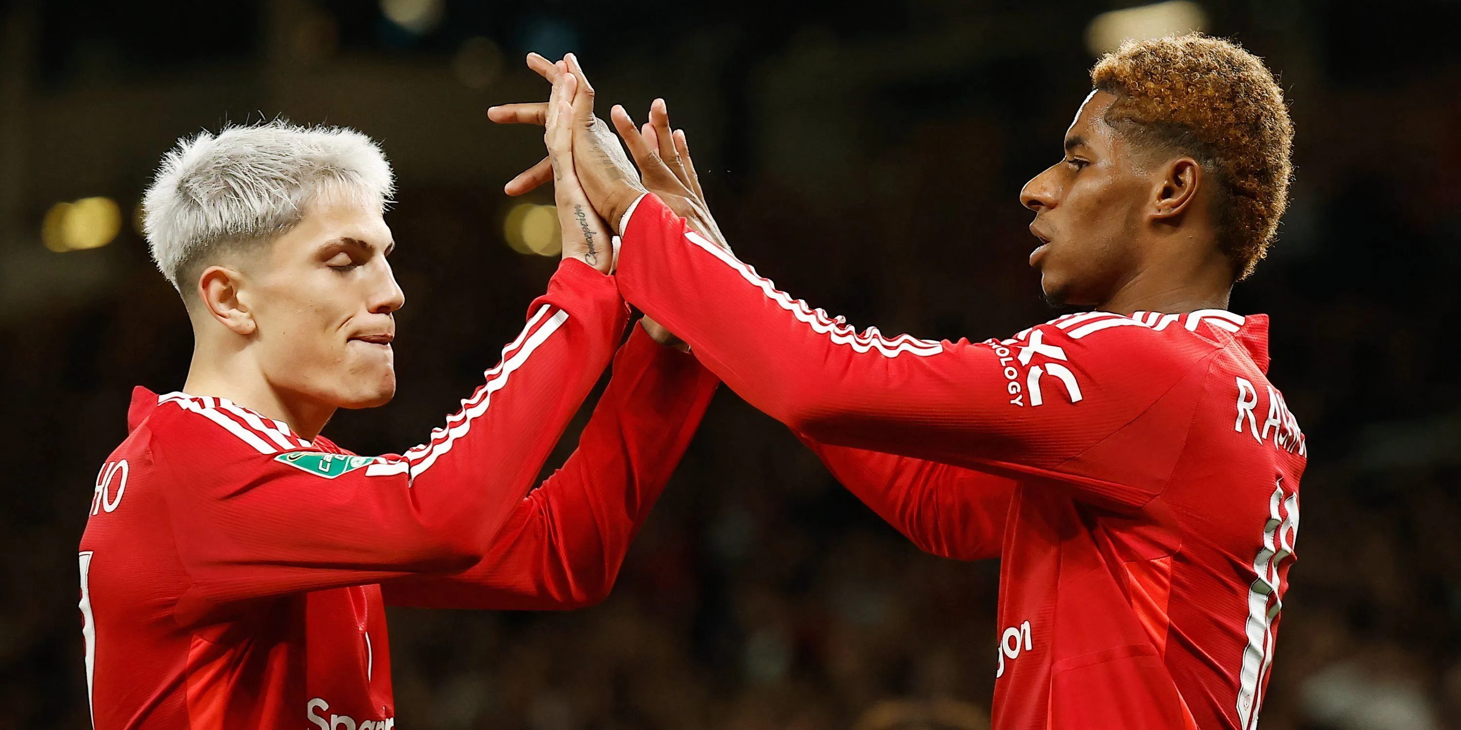 Marcus Rashford và Alejandro Garnacho ăn mừng bàn thắng, ví dụ về sản phẩm đào tạo trẻ Man Utd