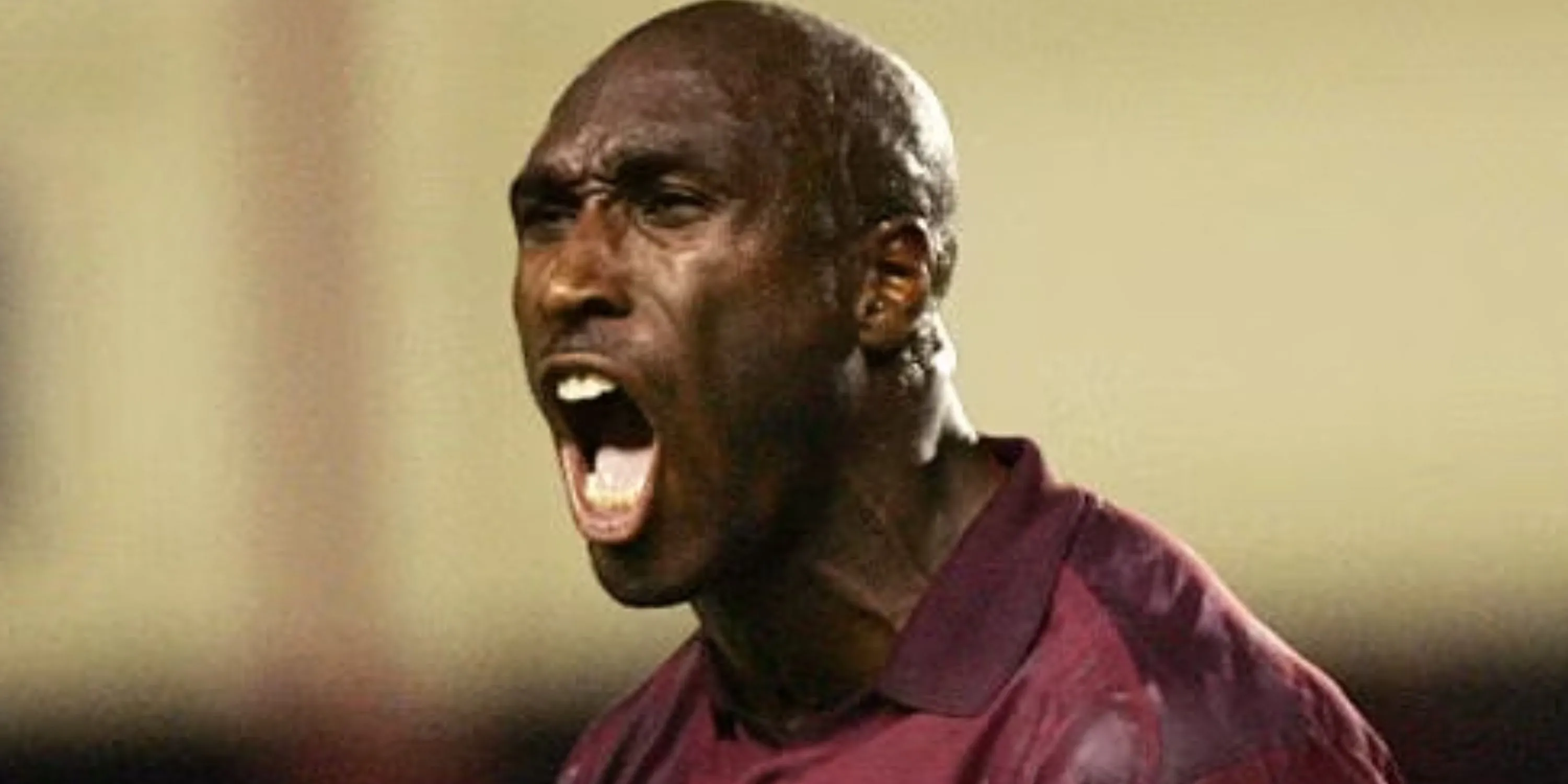 Sol Campbell thi đấu cho Arsenal, một phần của đội hình Bất bại Premier League