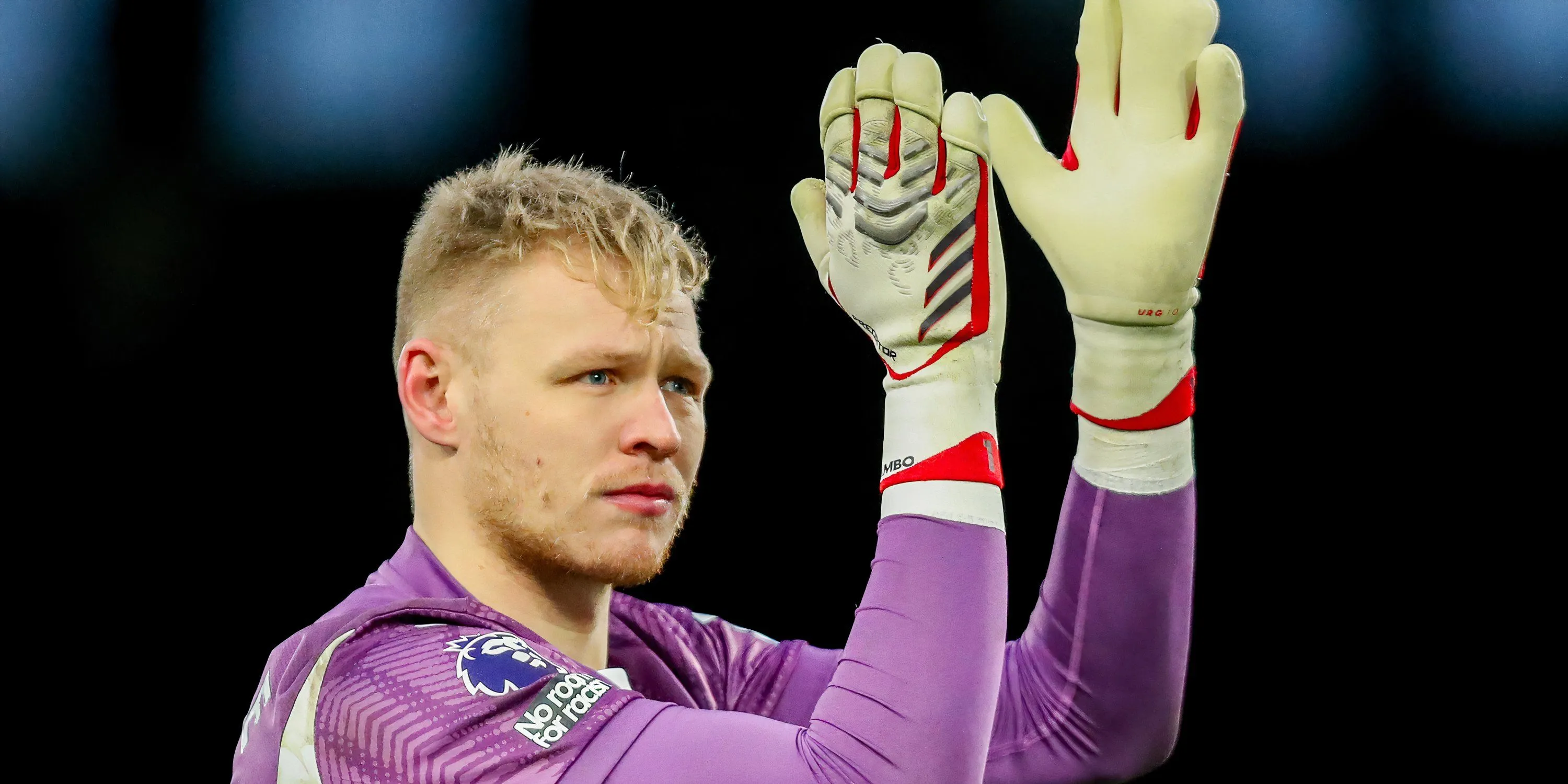 Thủ môn Aaron Ramsdale trong màu áo Southampton