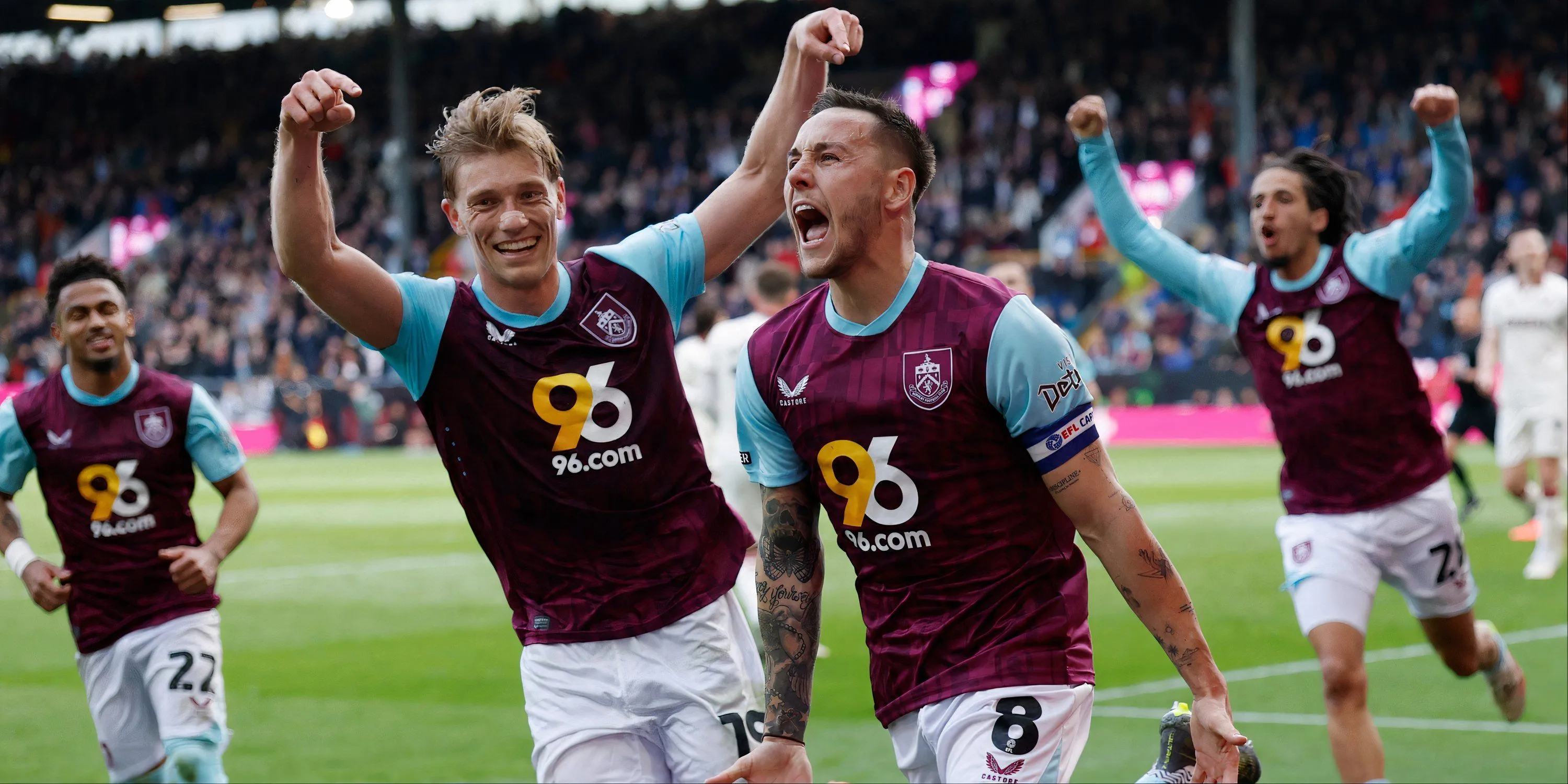 Tiền vệ Josh Brownhill thi đấu cho Burnley