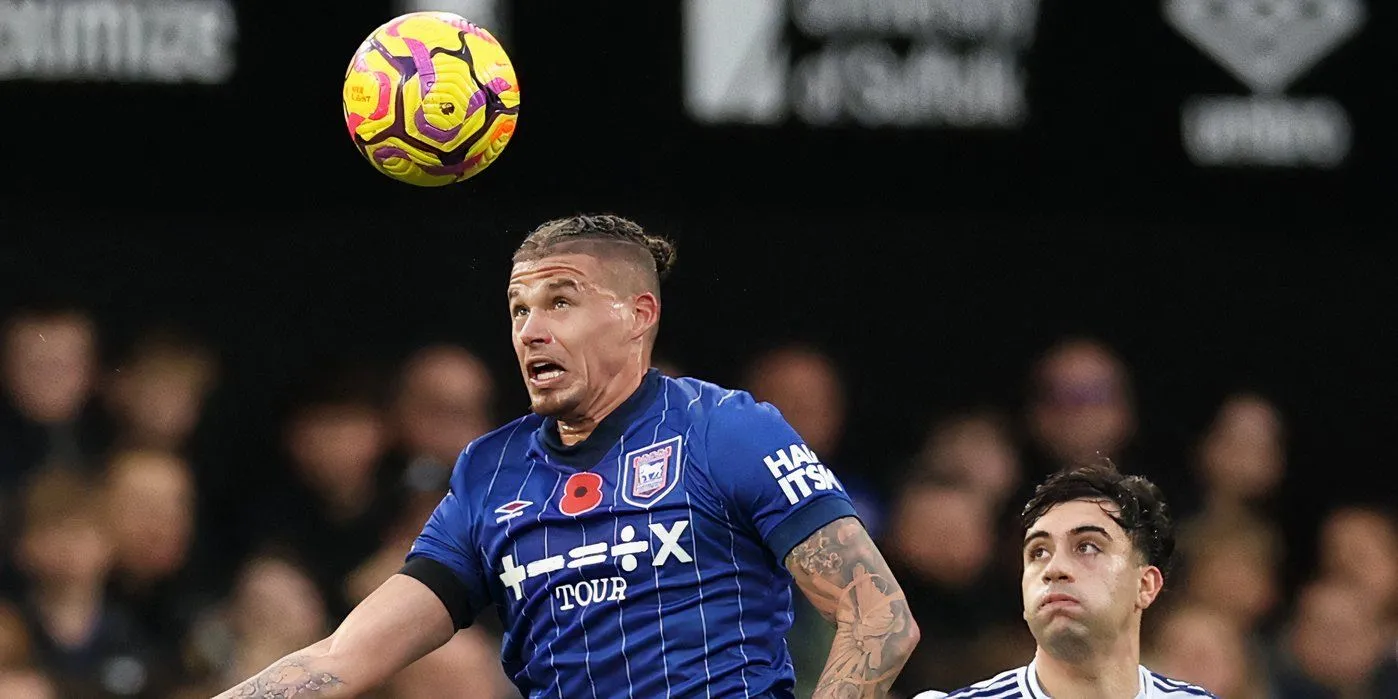 Tiền vệ Kalvin Phillips trong màu áo Ipswich Town thi đấu tại giải Championship gặp Leicester City