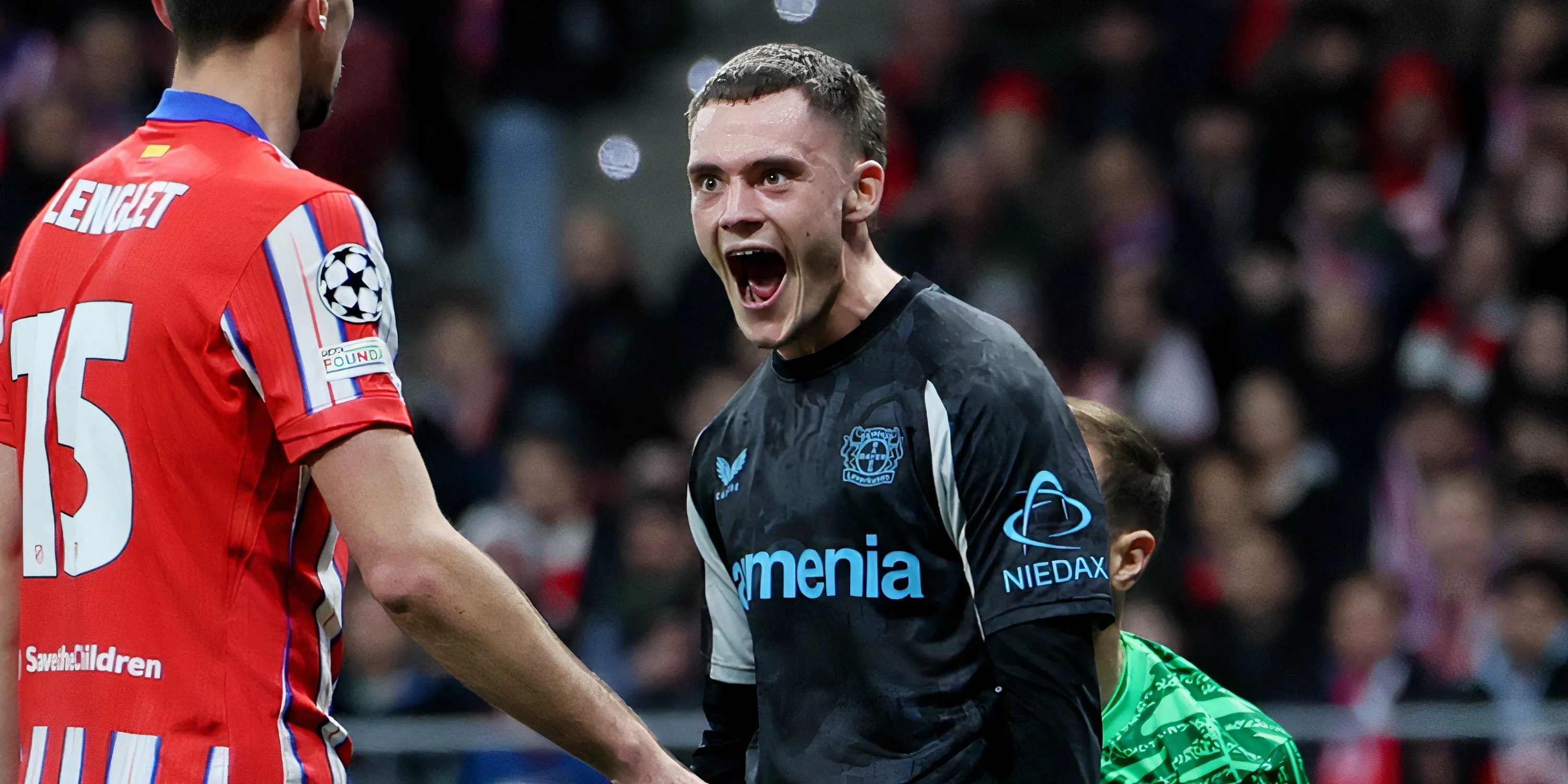 Tiền vệ tấn công Florian Wirtz trong màu áo Bayer Leverkusen thi đấu tại Cúp C2 Châu Âu