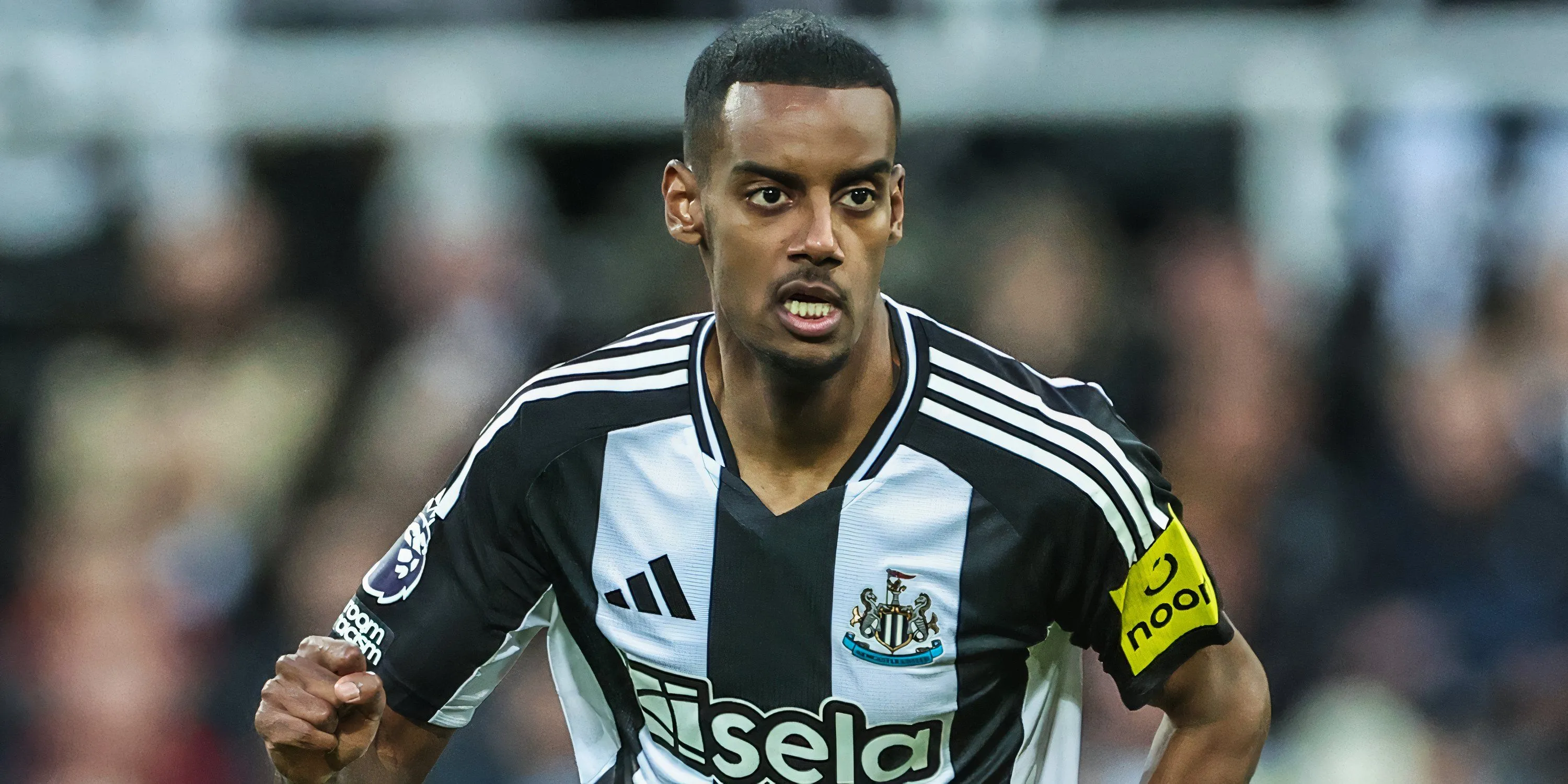 Alexander Isak trong màu áo Newcastle United giữa tin đồn chuyển nhượng Liverpool