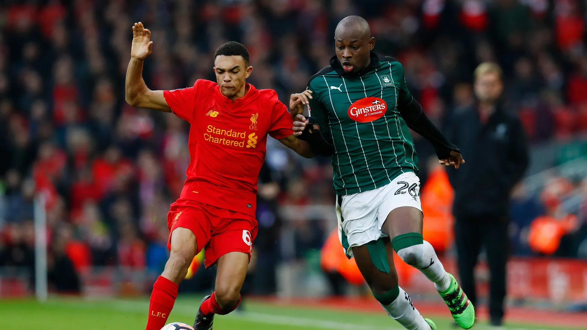 Arnold Garita trong màu áo Plymouth Argyle tại giải hạng Nhì Anh