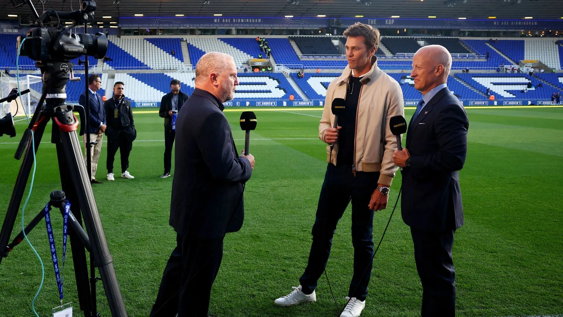 Chủ sở hữu Birmingham City, Tom Wagner và Tom Brady tại trận đấu