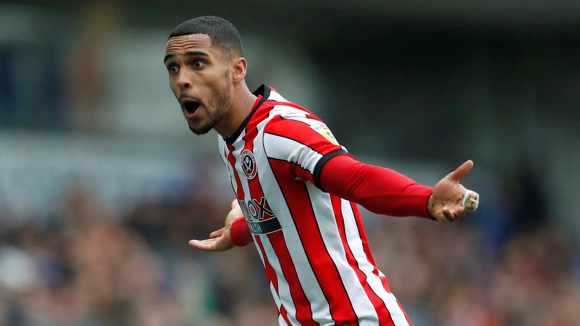 Hậu vệ Max Lowe trong màu áo Sheffield Wednesday tại Championship.