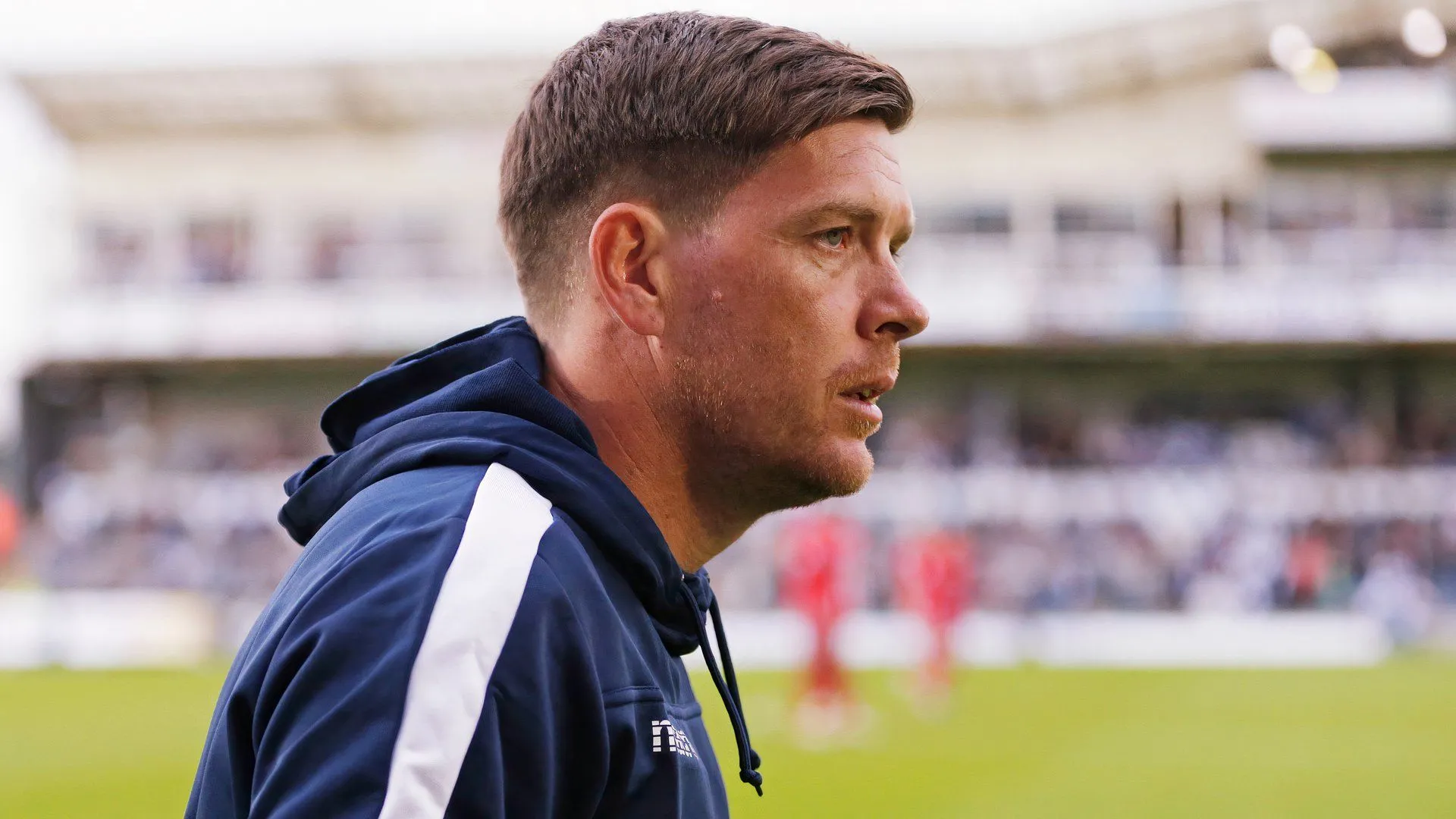Huấn luyện viên Darrell Clarke của Bristol Rovers được kỳ vọng sẽ giúp đội thăng hạng League Two