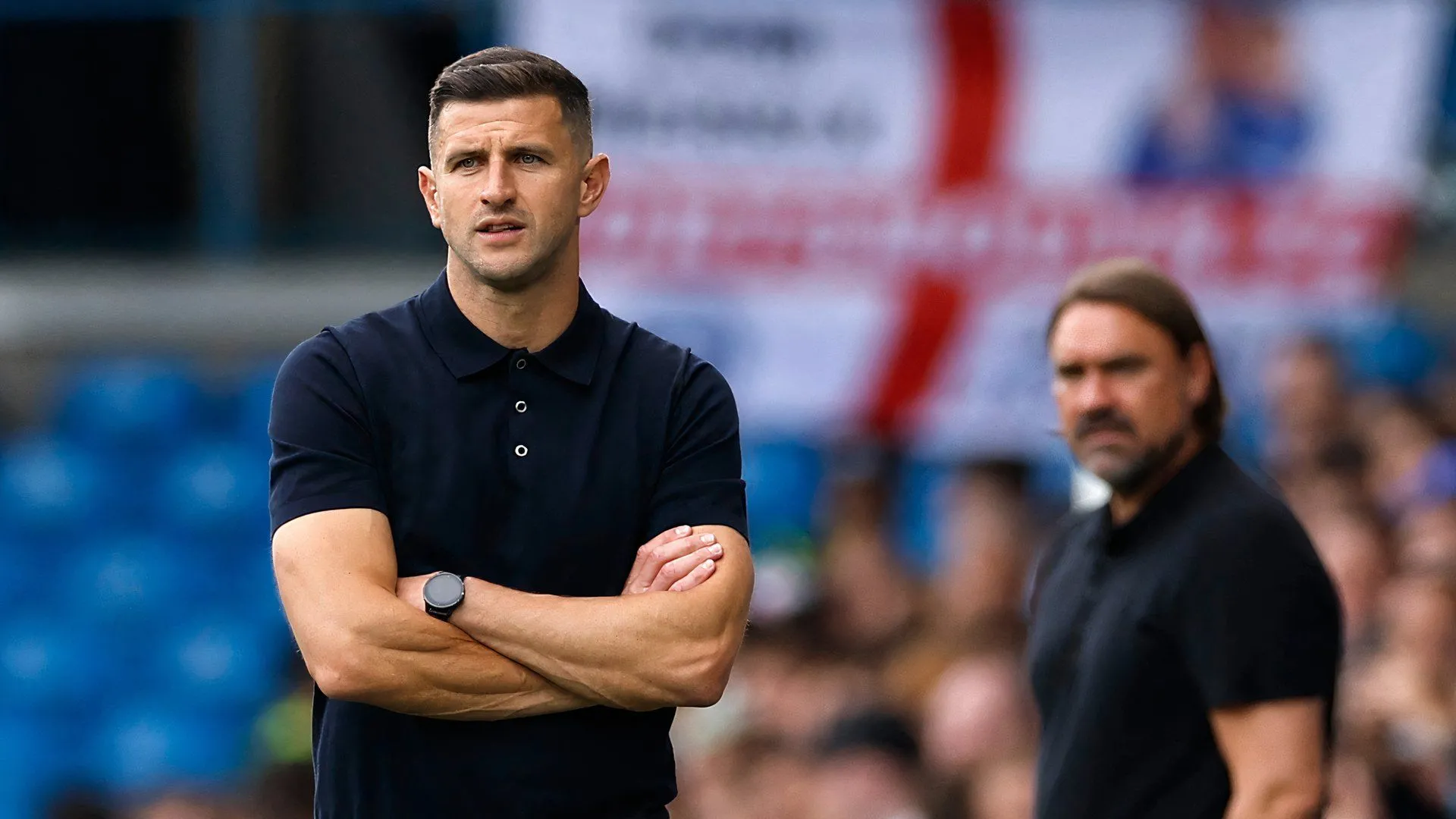 Huấn luyện viên trưởng Portsmouth, John Mousinho, tại sân Fratton Park