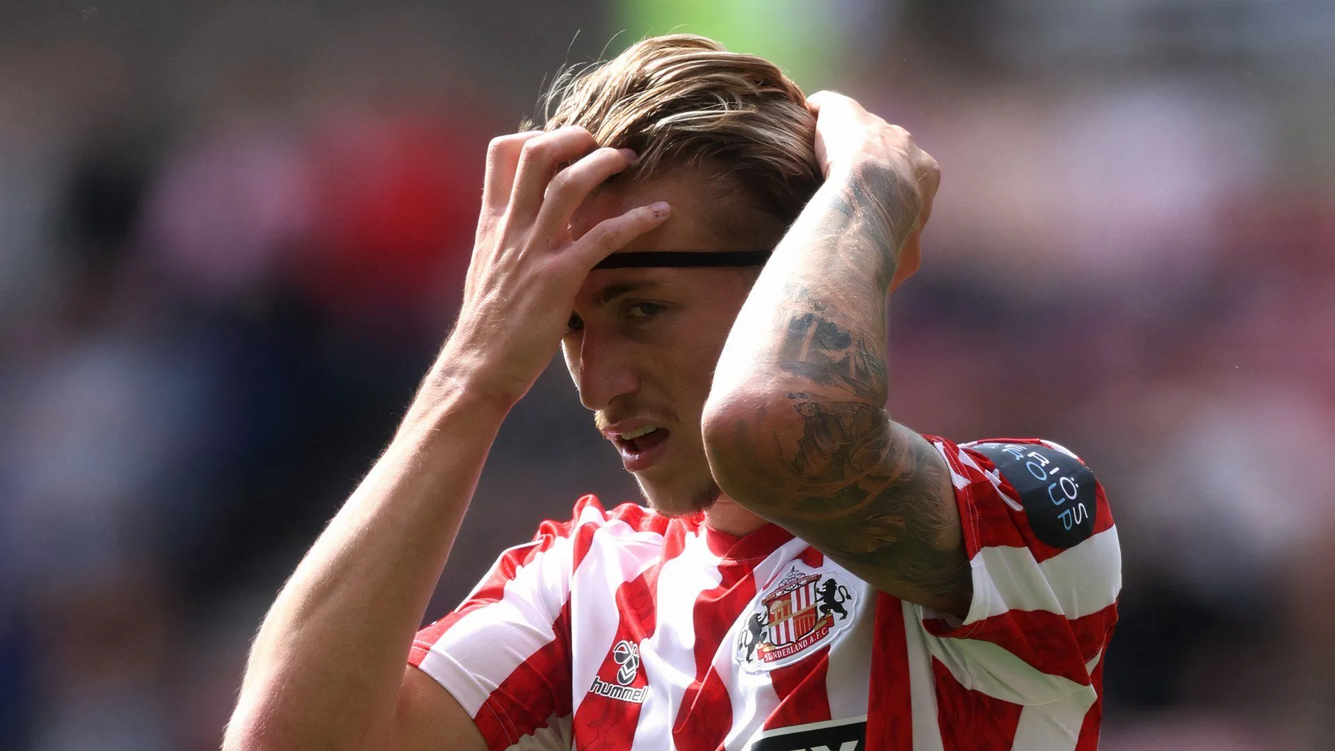 Jack Clarke trong màu áo Sunderland, thể hiện phong độ ấn tượng tại Championship.