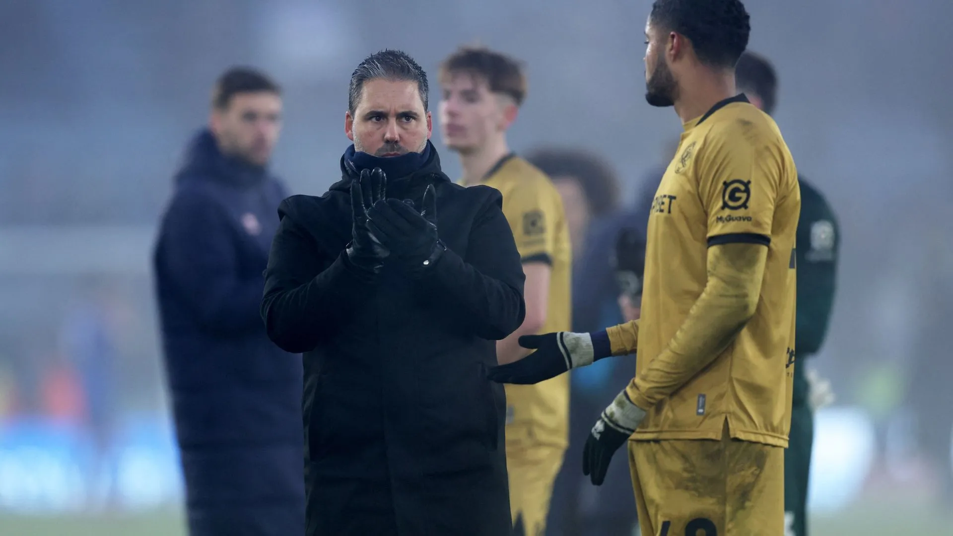 Marti Cifuentes khi còn dẫn dắt QPR trong một trận đấu