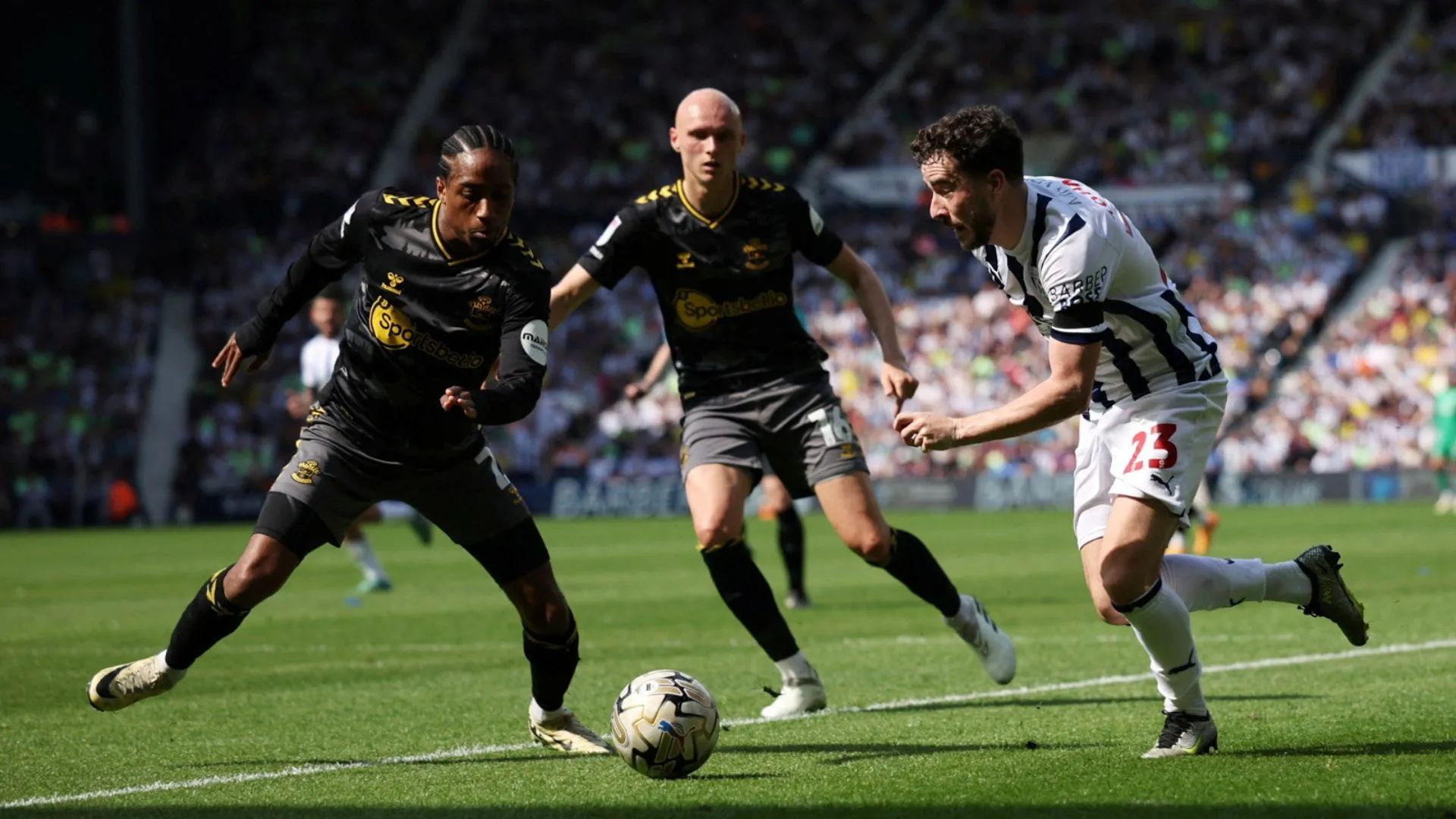 Mikey Johnston trong màu áo West Bromwich Albion thi đấu ở Championship