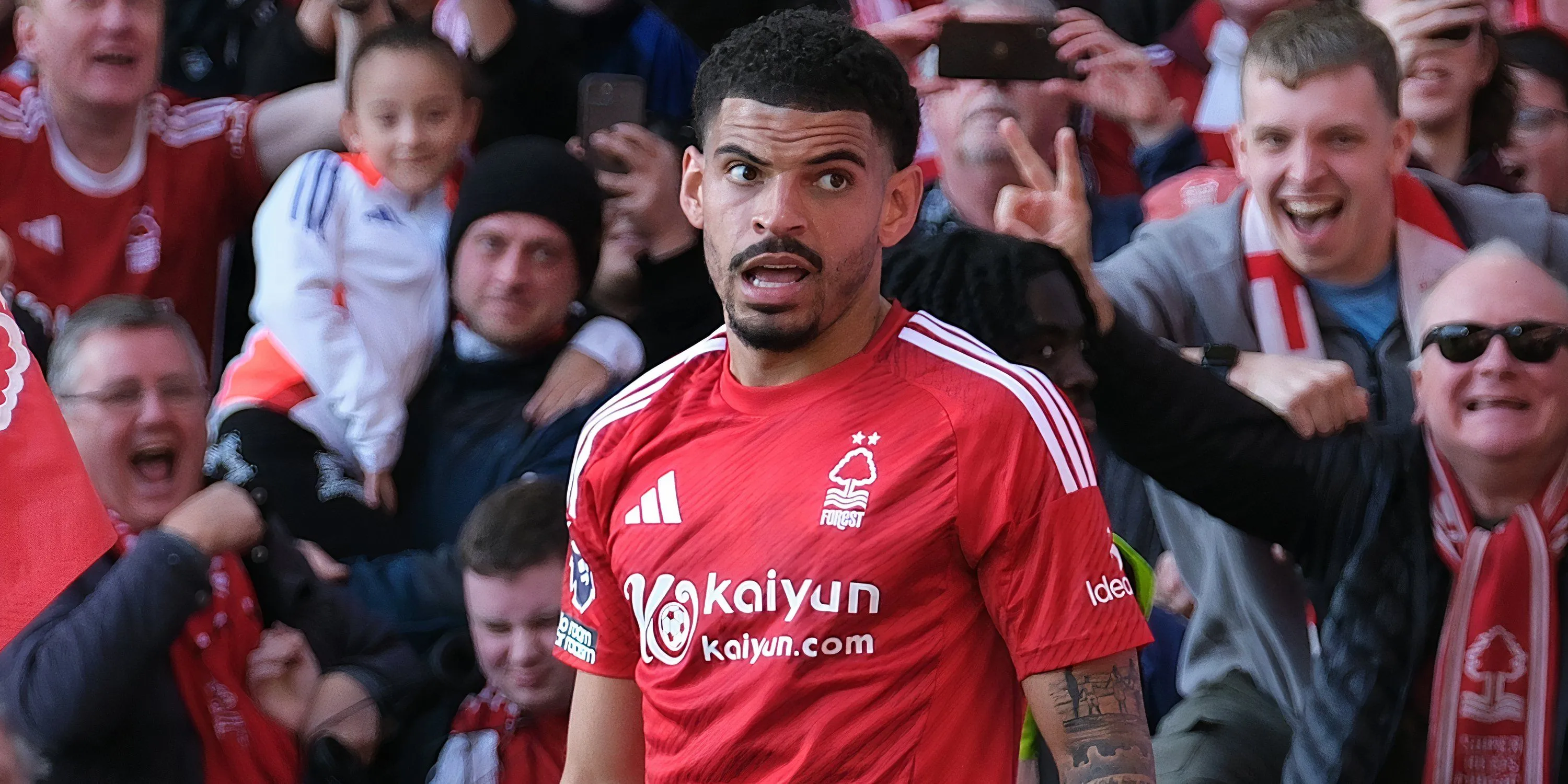 Morgan Gibbs-White ăn mừng bàn thắng cho Nottingham Forest trong một trận đấu Ngoại hạng Anh