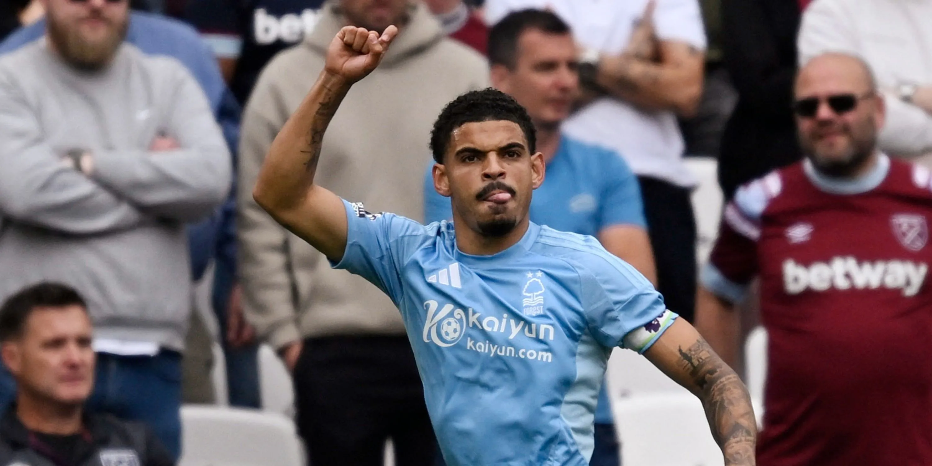 Morgan Gibbs-White trong màu áo Nottingham Forest, mục tiêu chuyển nhượng của Tottenham Hotspur tại Premier League