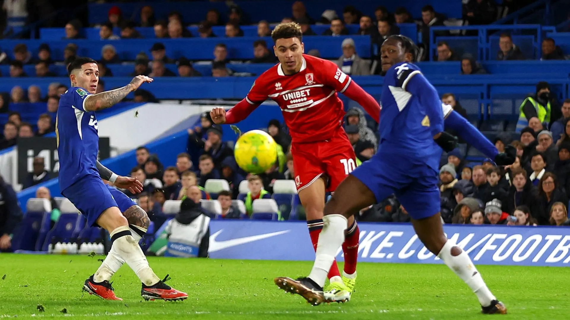 Morgan Rogers trong màu áo Middlesbrough thi đấu tại Championship
