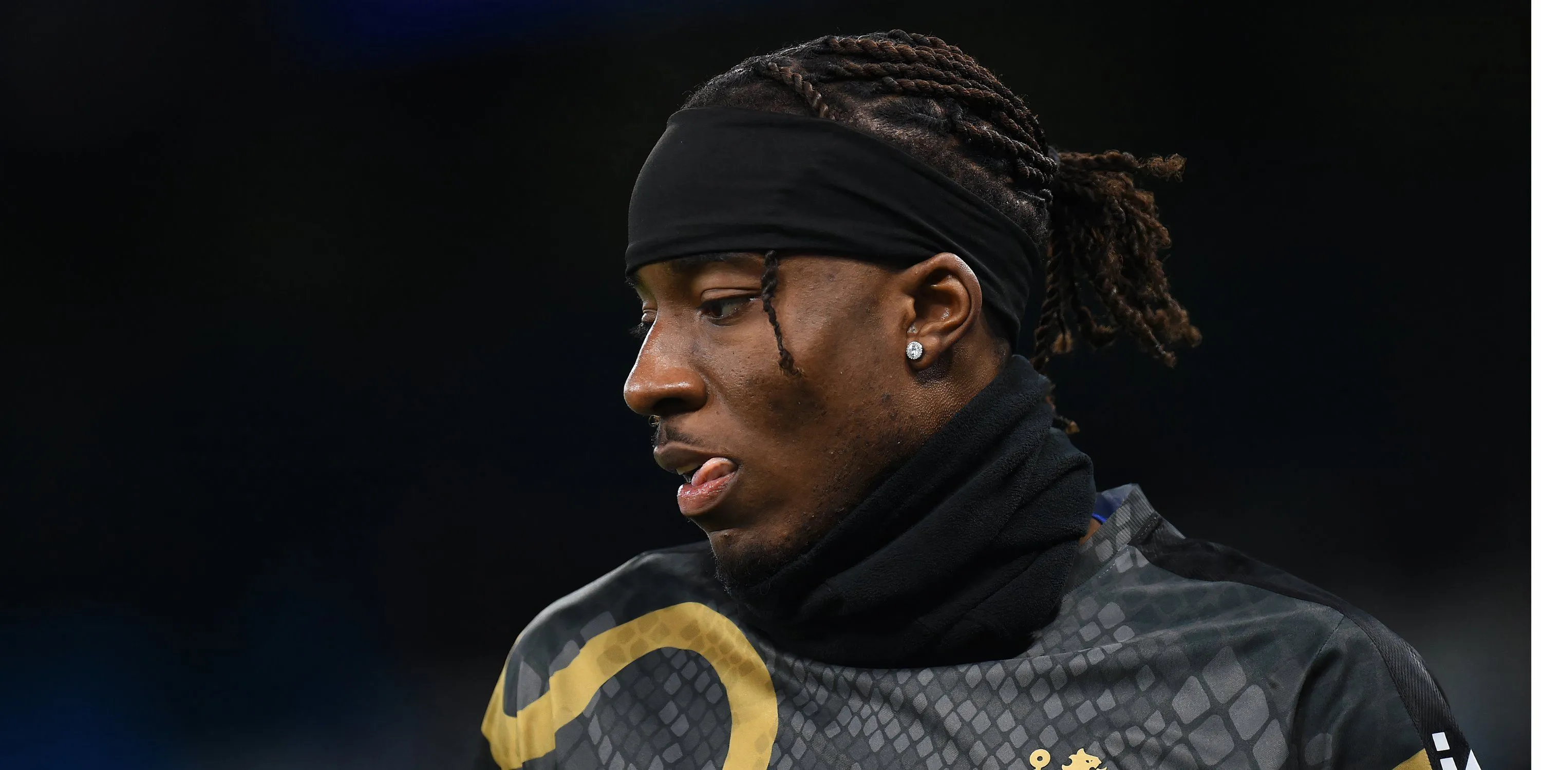 Noni Madueke thi đấu cho Chelsea tại Ngoại hạng Anh