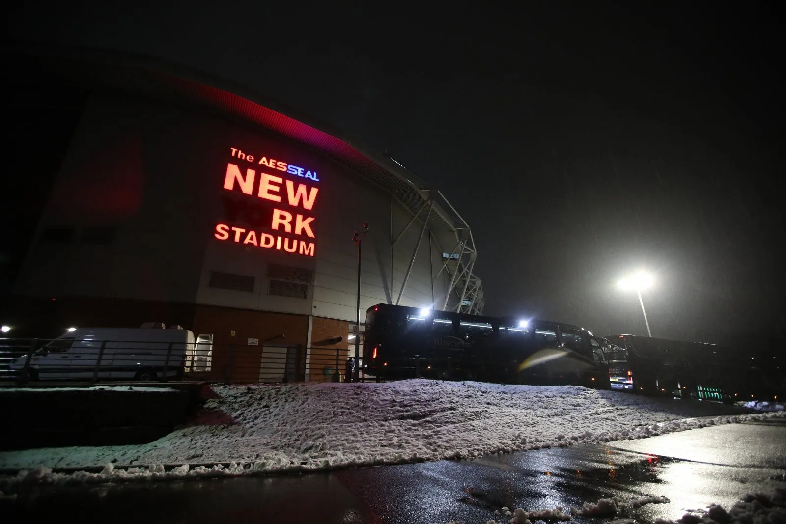 Sân vận động AESSEAL New York, sân nhà của Rotherham United