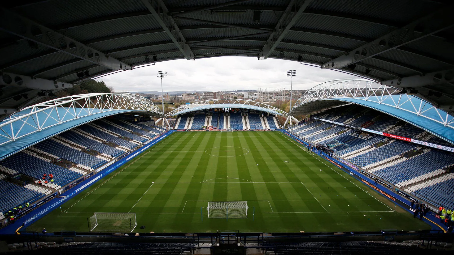 Sân vận động John Smith's, sân nhà của Huddersfield Town, nơi Radinio Balker đã gặp nhiều khó khăn.