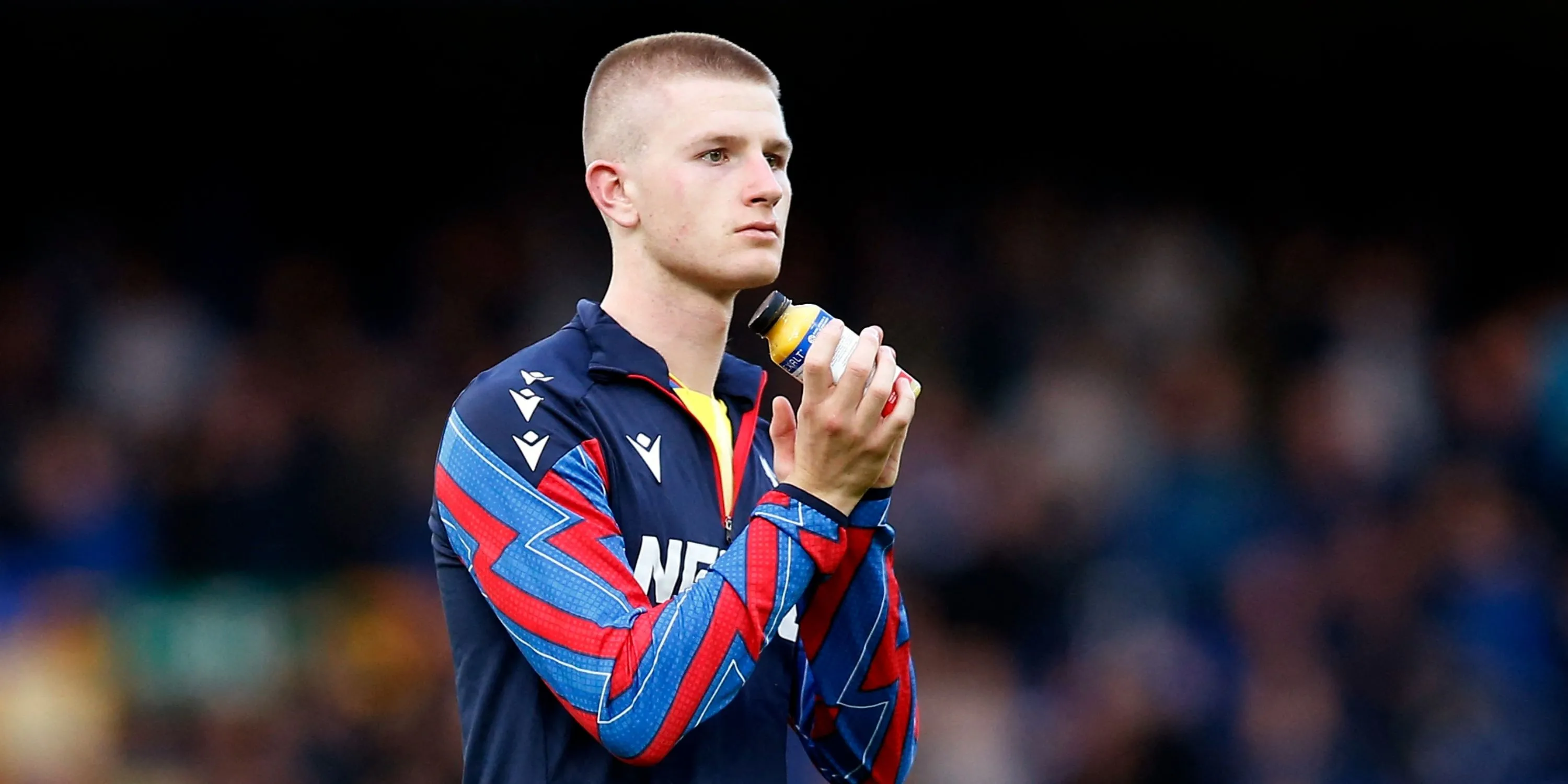 Tiền vệ Adam Wharton trong màu áo Crystal Palace, mục tiêu chuyển nhượng của Liverpool.