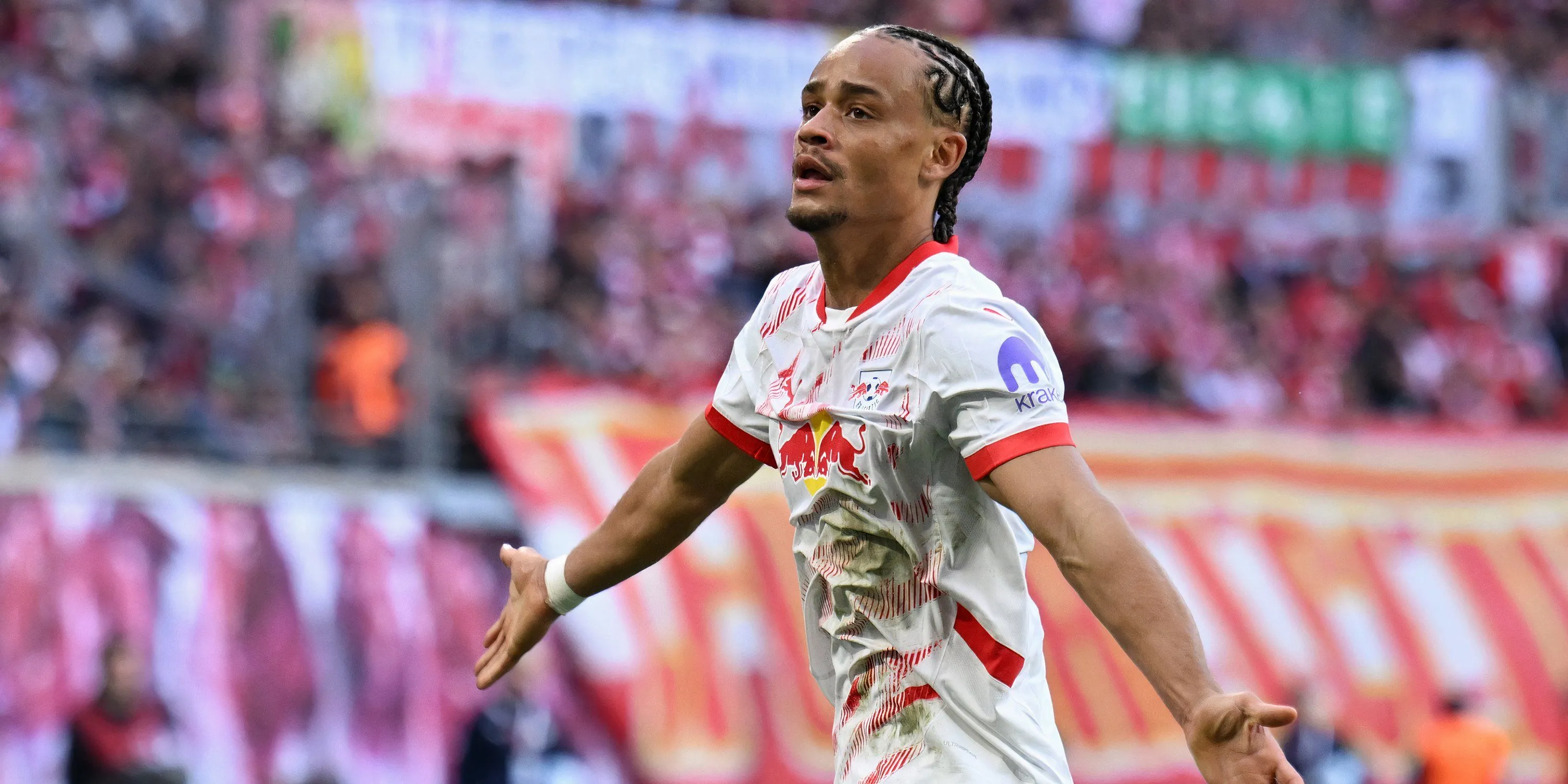 Xavi Simons ăn mừng thành tích ấn tượng tại RB Leipzig, cho thấy tiềm năng vượt trội.