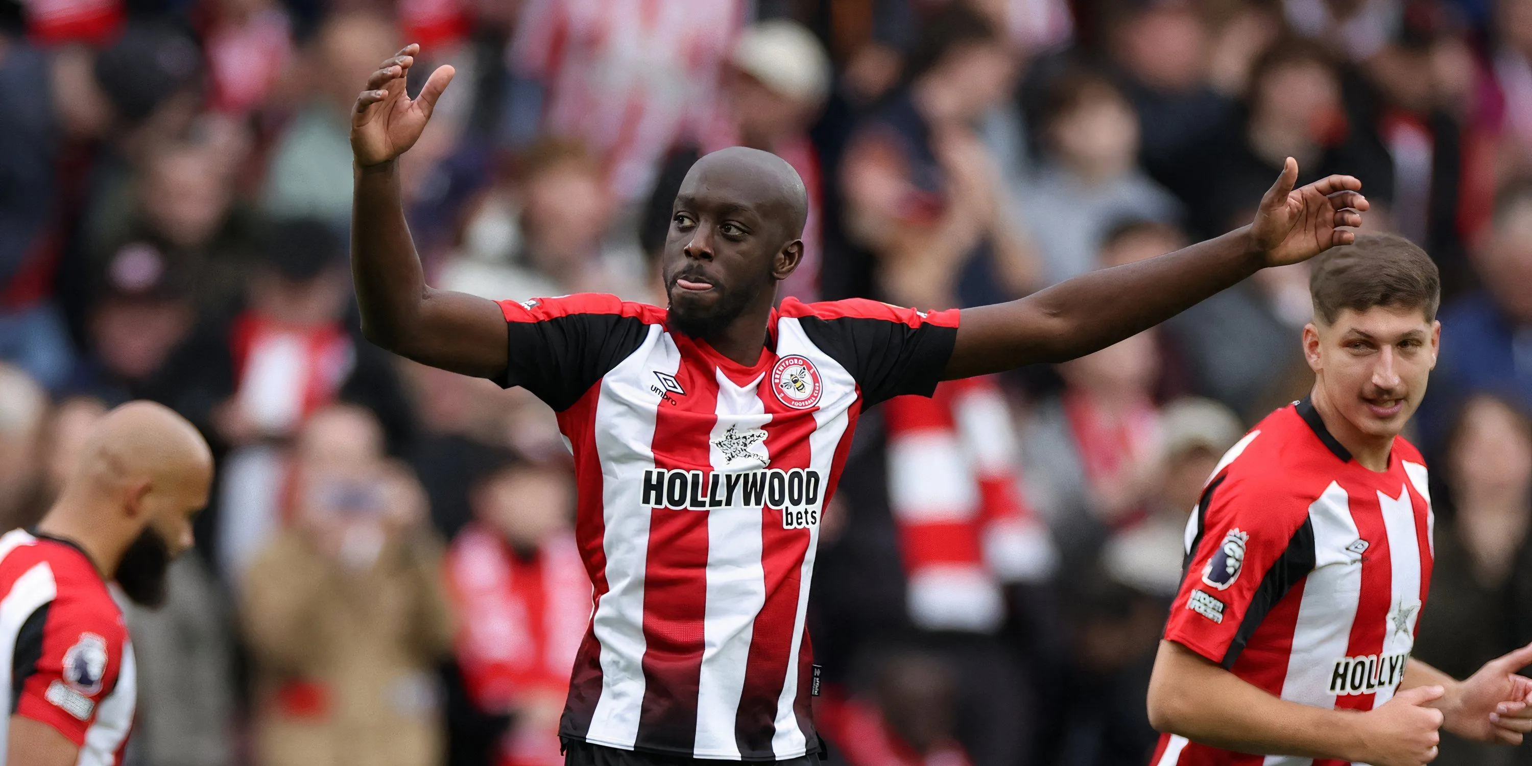 Yoane Wissa trong màu áo Brentford tại Ngoại hạng Anh, một trong những mục tiêu của Newcastle