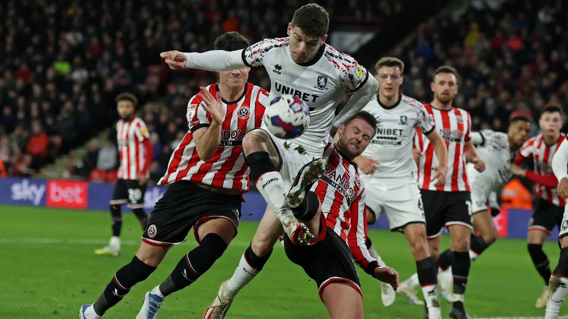 Darragh Lenihan, trung vệ của Middlesbrough, đang thi đấu