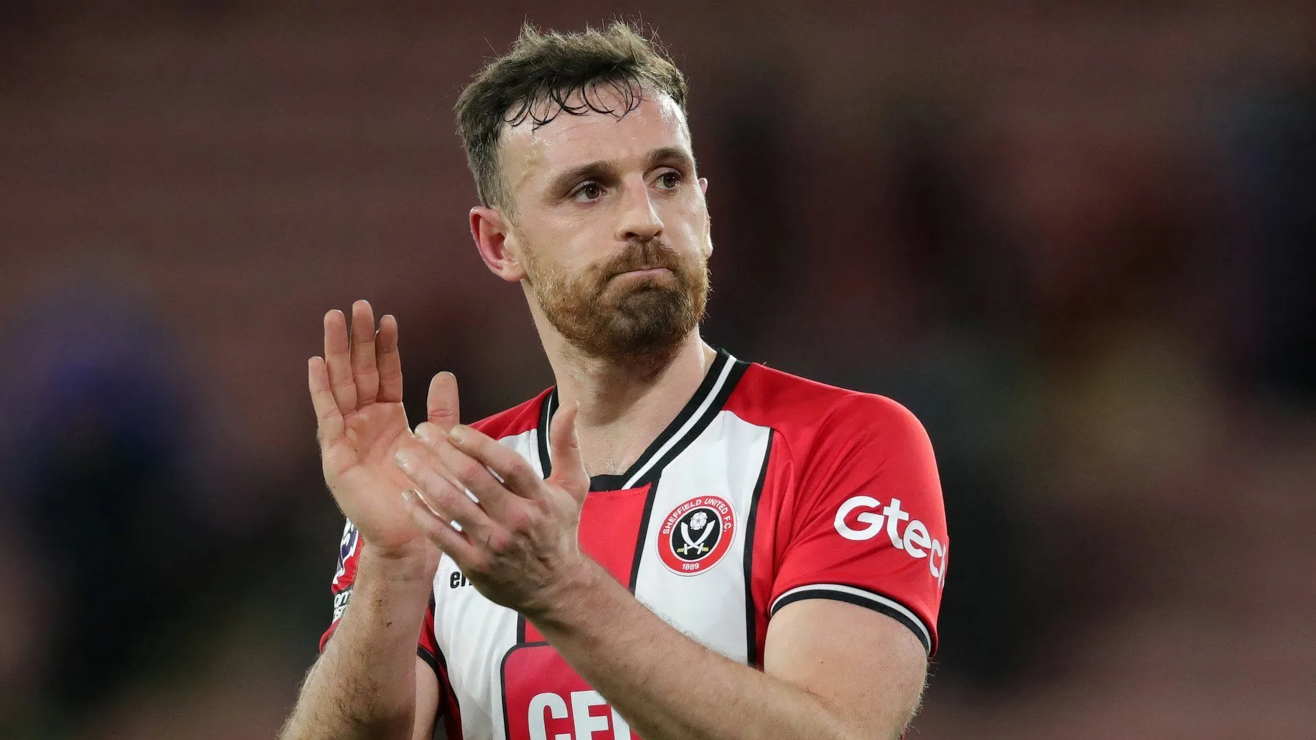 Jack Robinson, hậu vệ kinh nghiệm được Wrexham AFC nhắm tới để củng cố hàng thủ.