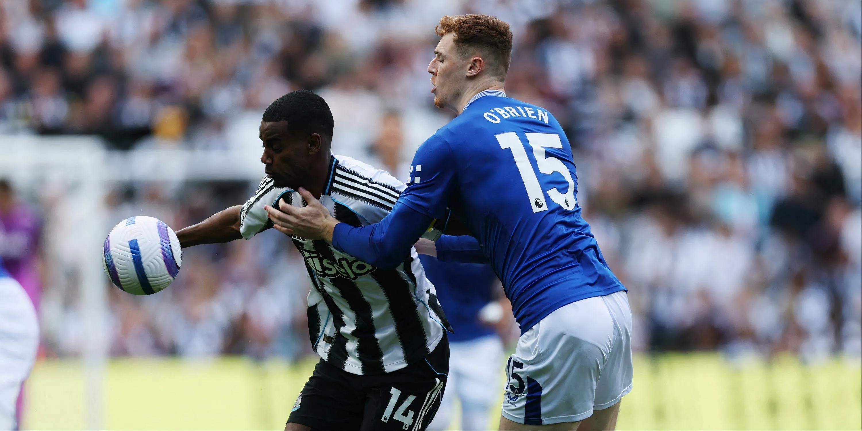 Jake O’Brien, trung vệ trẻ của Everton, người đã vượt qua khởi đầu khó khăn để trở thành trụ cột dưới thời David Moyes tại Premier League.