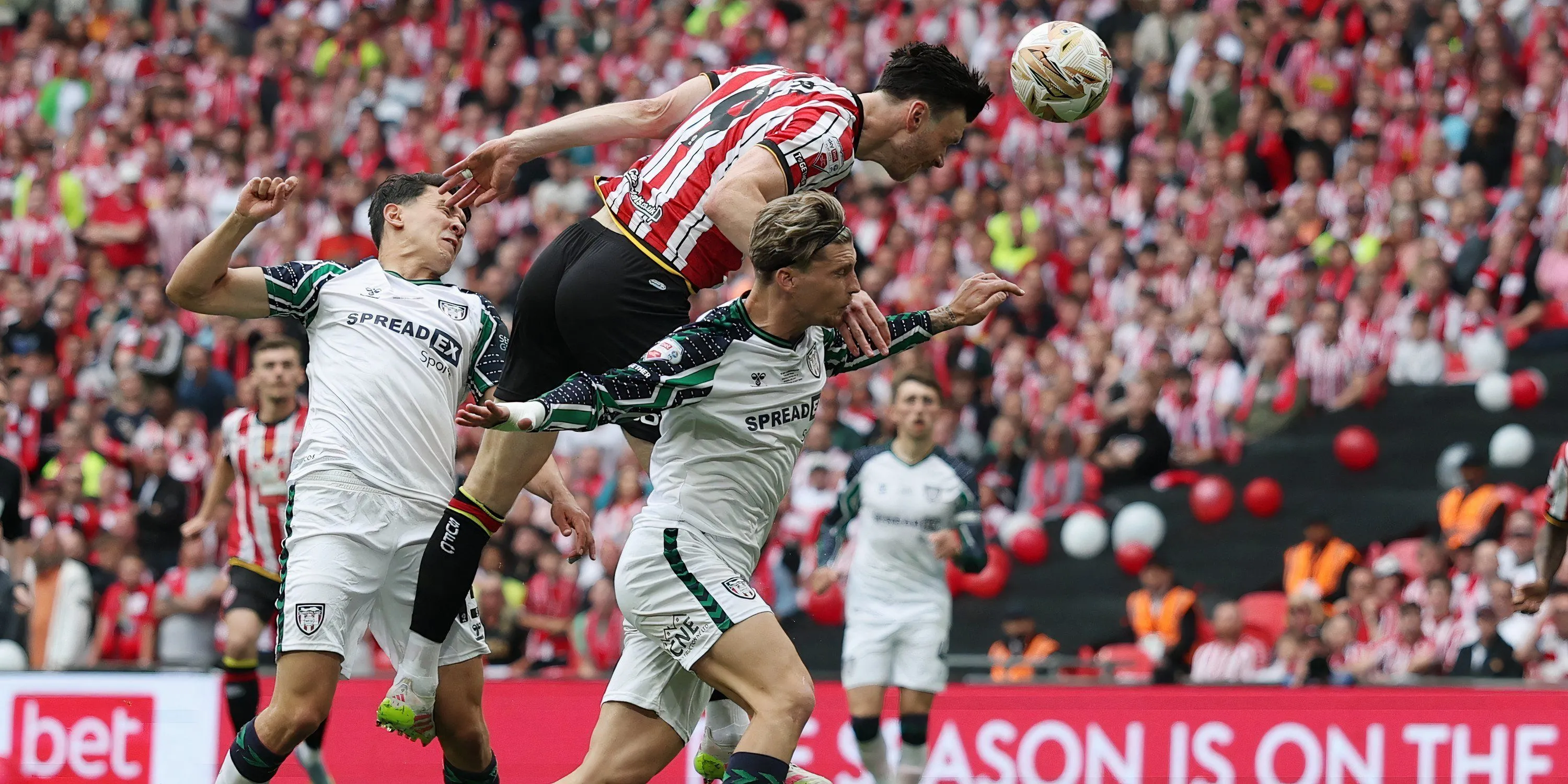 Kieffer Moore vướng chấn thương, không thành công ở Sheffield United