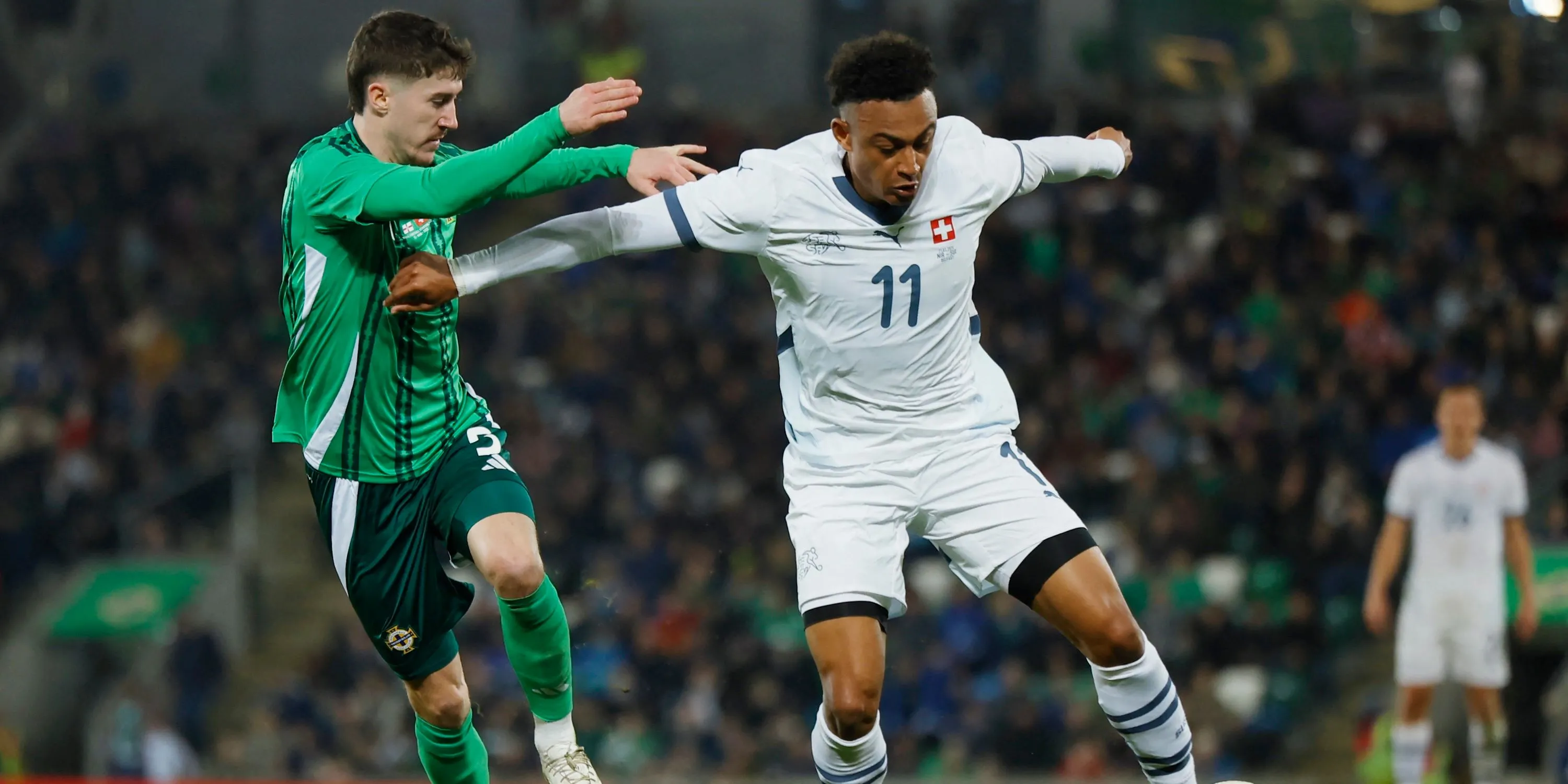 Tiền vệ Dan Ndoye, tân binh tốc độ của Nottingham Forest, trên sân cỏ quốc tế.