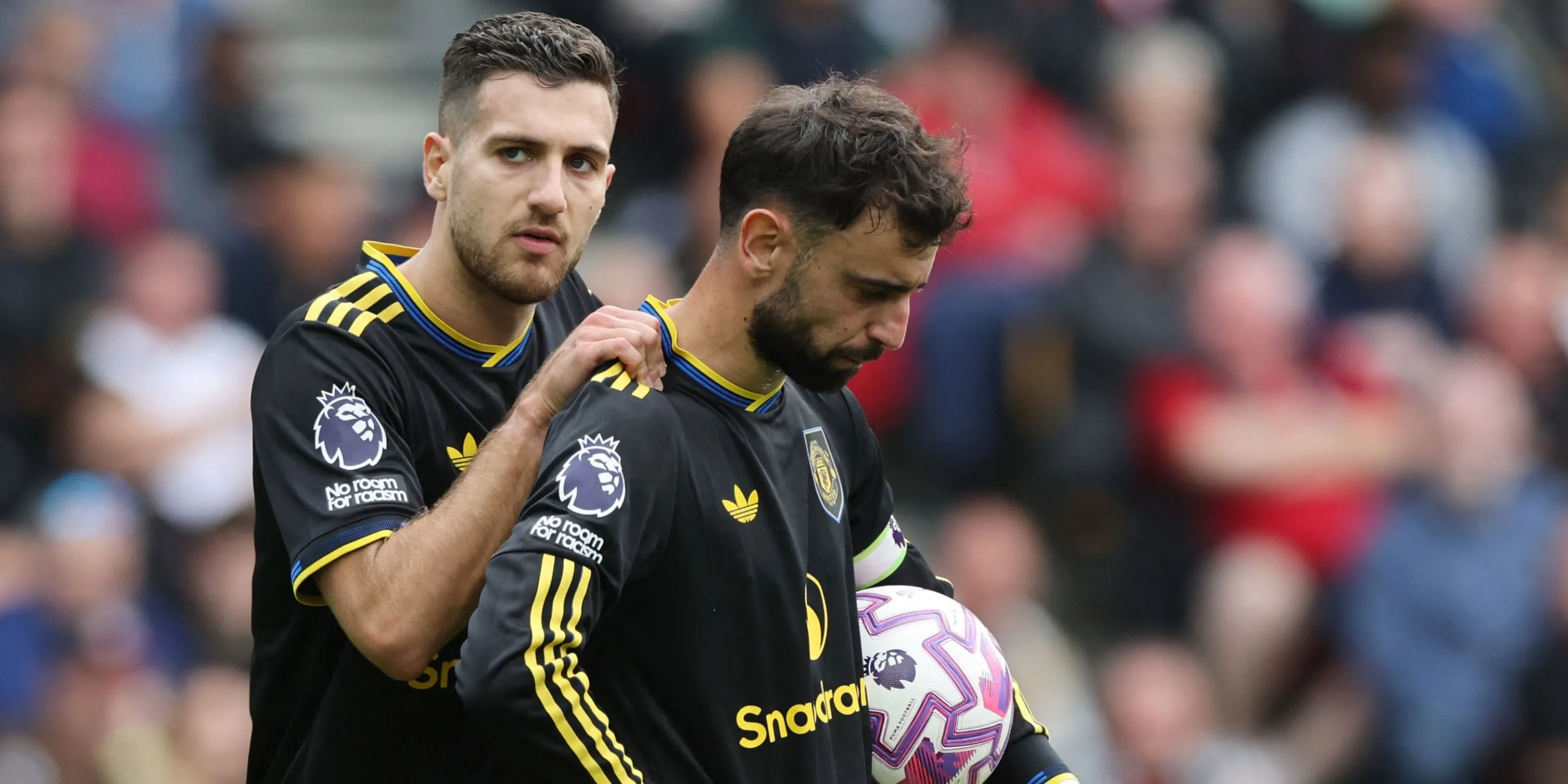 Dalot và Bruno Fernandes trong khi Sesko tỏ ra tắc trách