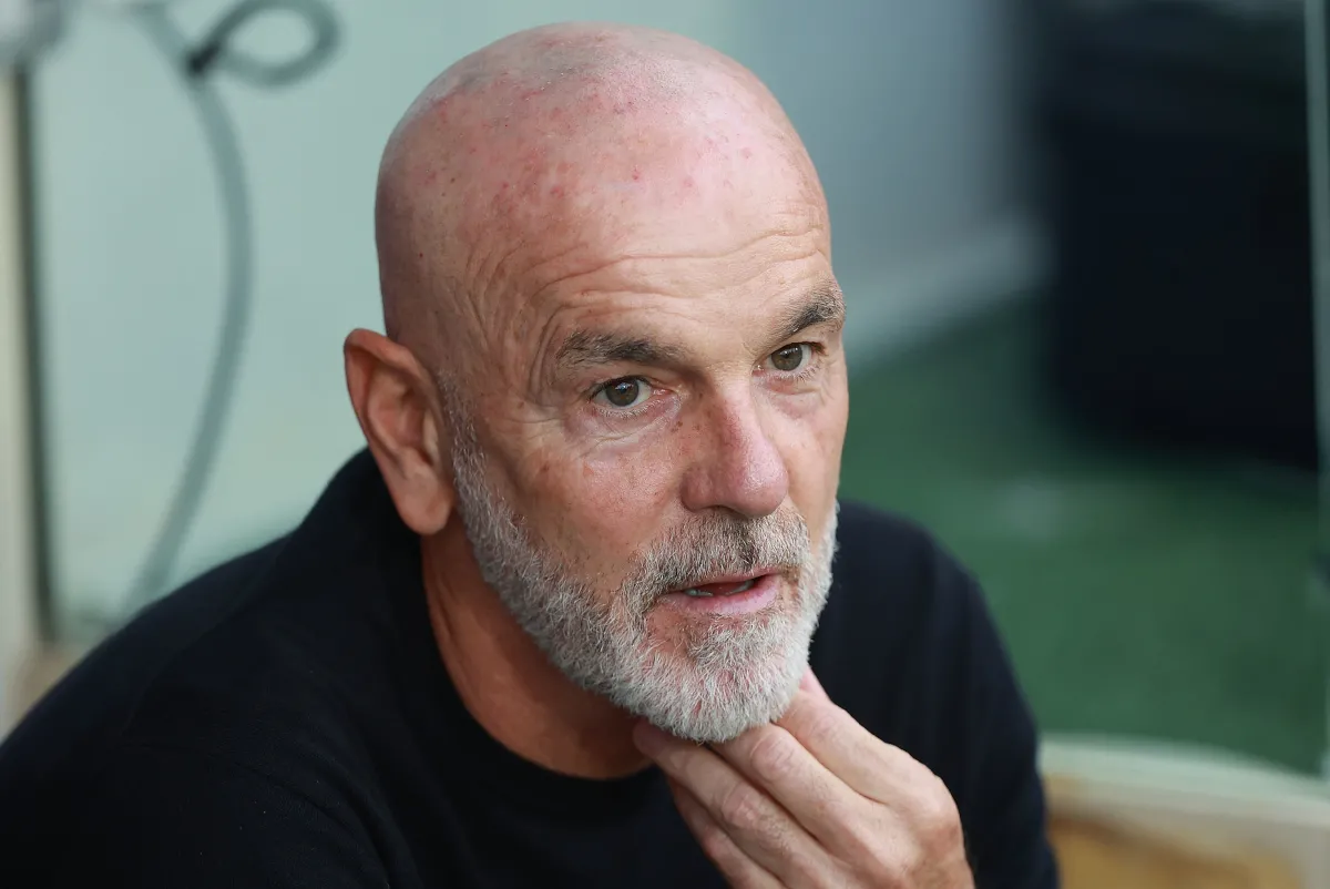 Huấn luyện viên Stefano Pioli quan sát trận đấu Serie A giữa ACF Fiorentina và US Lecce tại Artemio Franchi ngày 2 tháng 11 năm 2025 ở Florence, Italia
