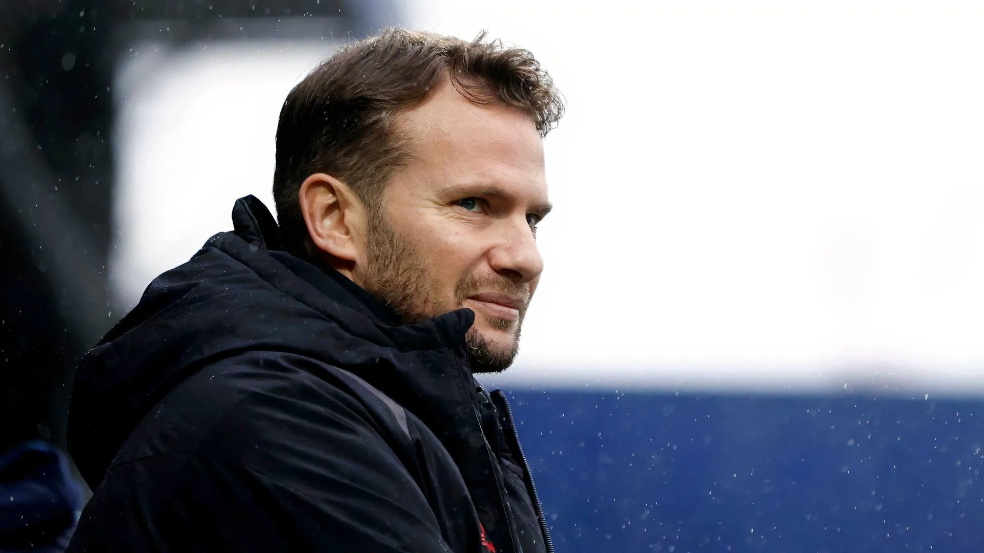 Huấn luyện viên Tom Cleverley của Plymouth Argyle tại sân Adams Park