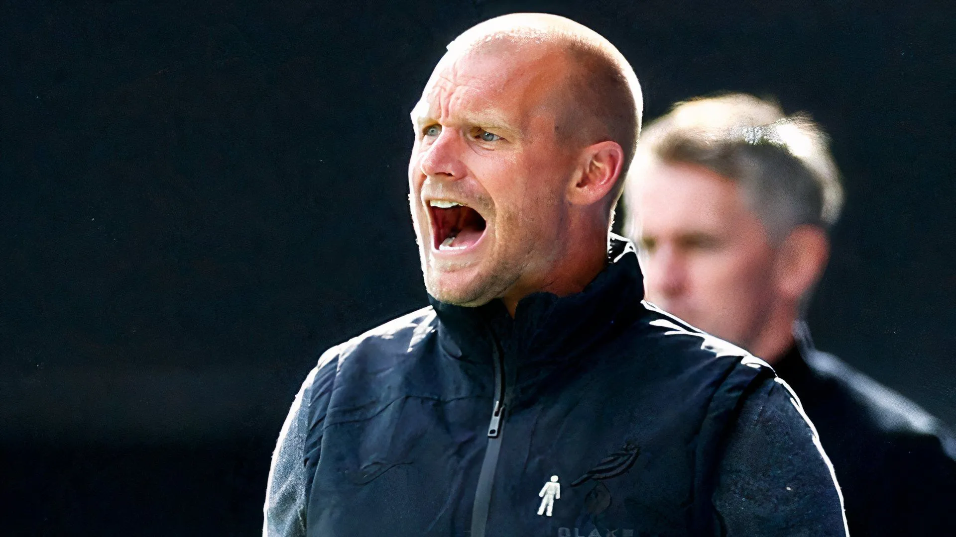 Liam Manning - huấn luyện viên Norwich City đang gặp áp lực lớn từ tình hình của CLB