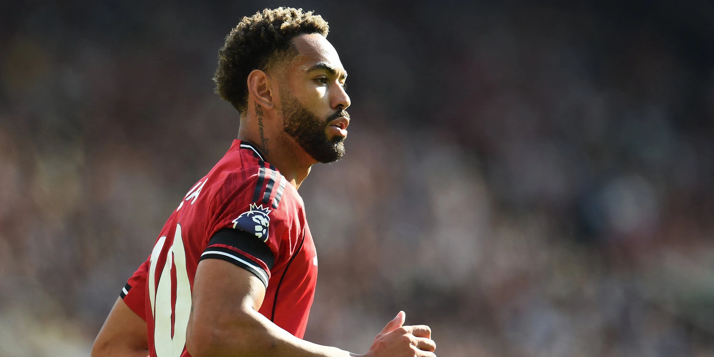 Matheus Cunha - cầu thủ chơi bóng cho Manchester United trong trận đấu