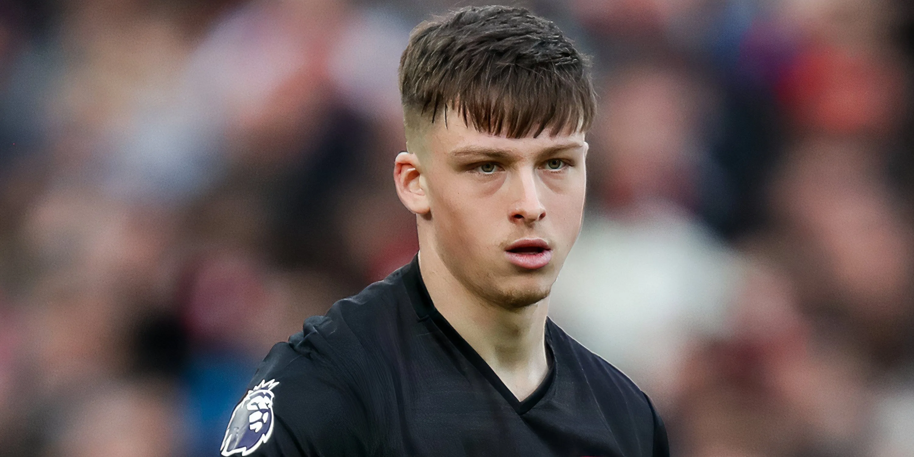 Ollie Scarles trong một pha thi đấu cho West Ham United